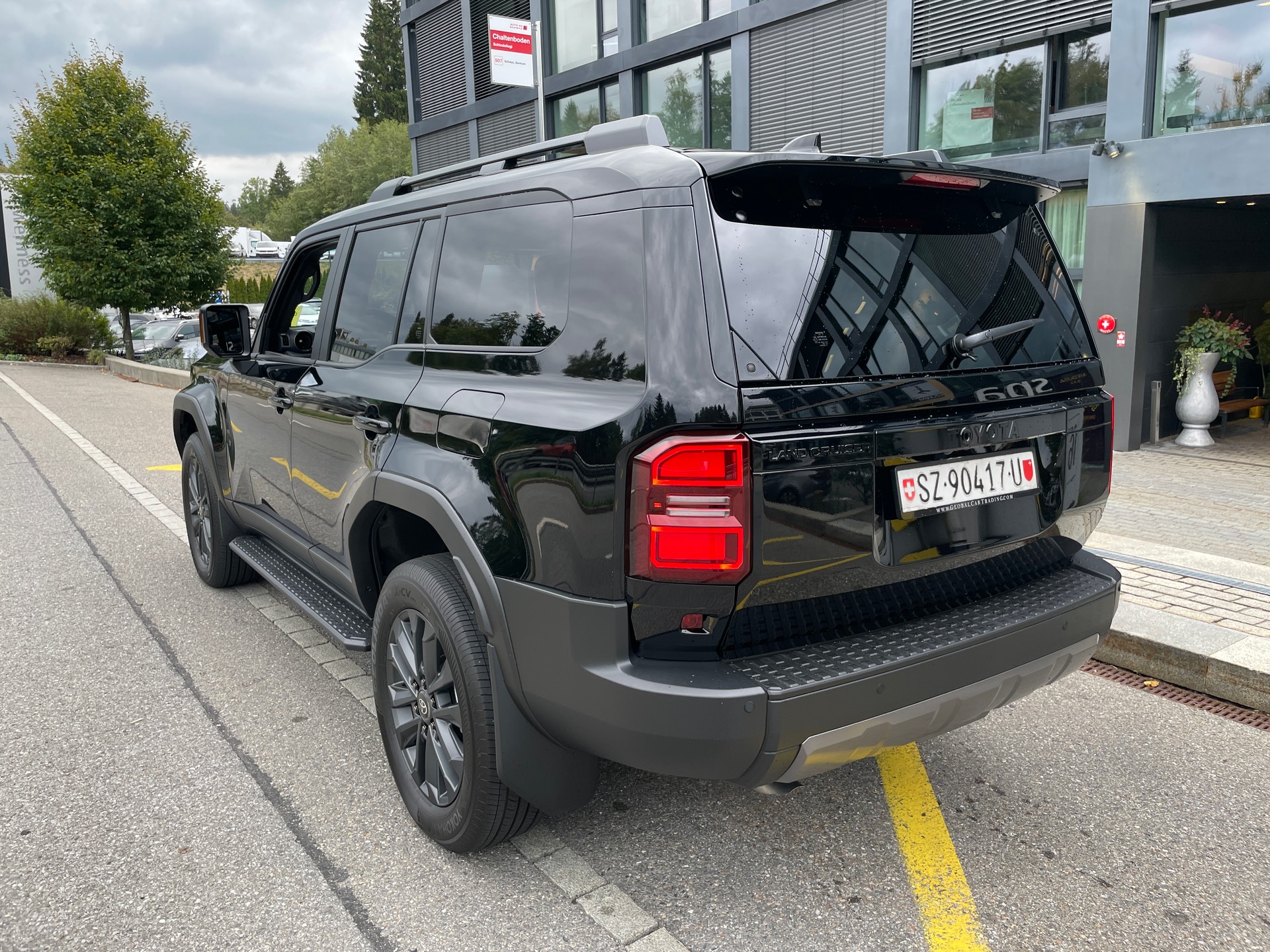 TOYOTA Land Cruiser 2.8TD 48V Invincible-image-9
