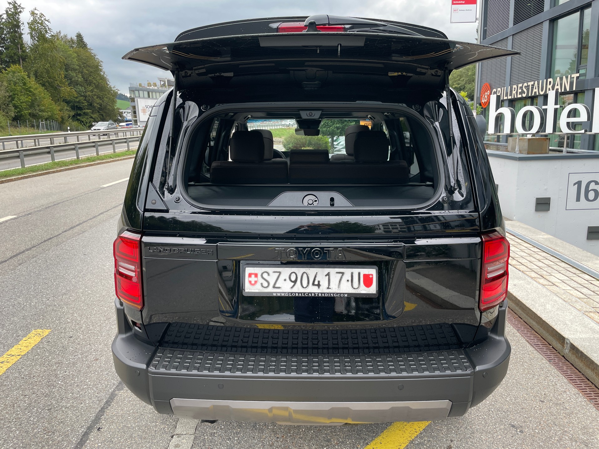 TOYOTA Land Cruiser 2.8TD 48V Invincible-image-6