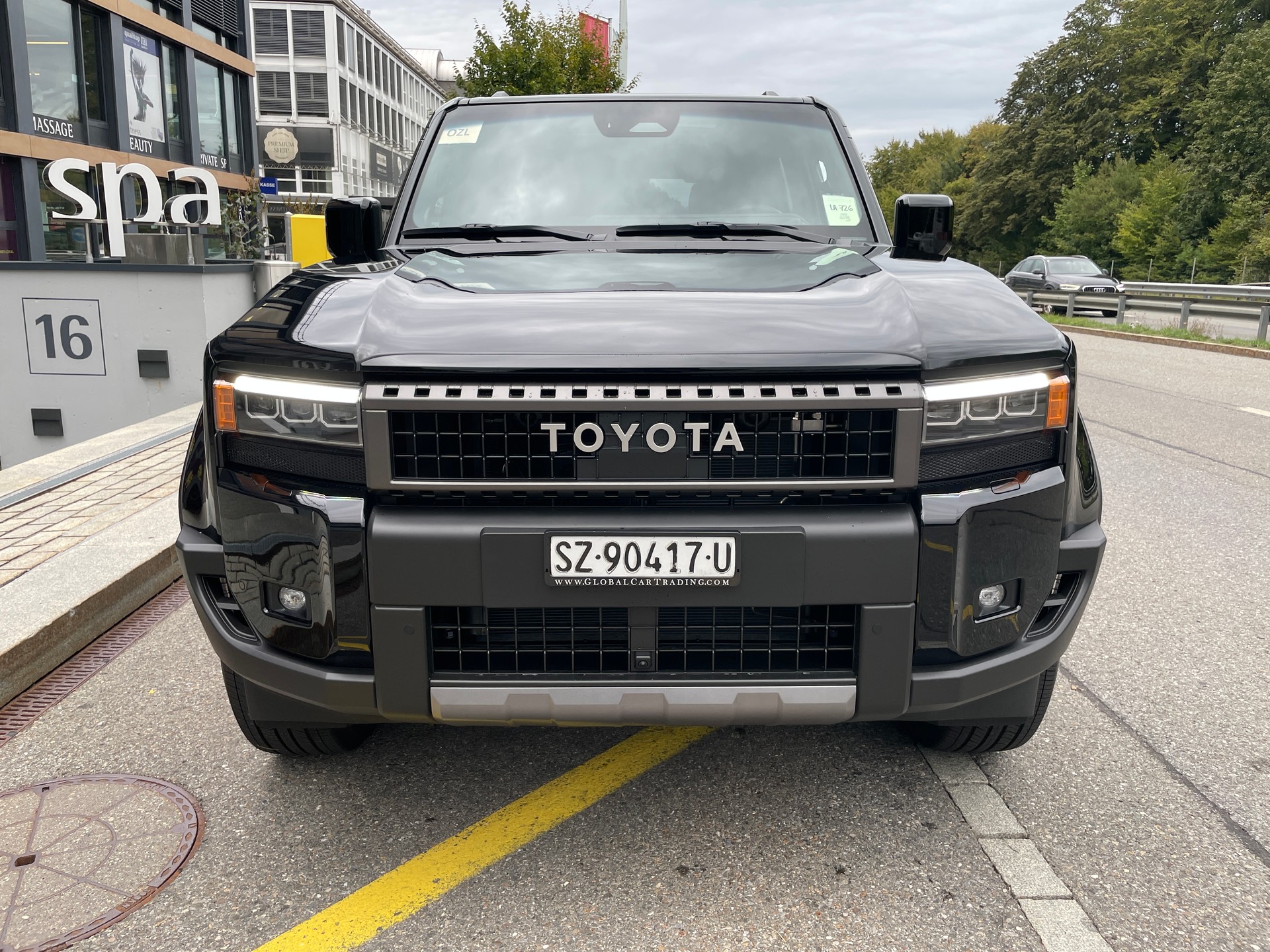 TOYOTA Land Cruiser 2.8TD 48V Invincible-image-1