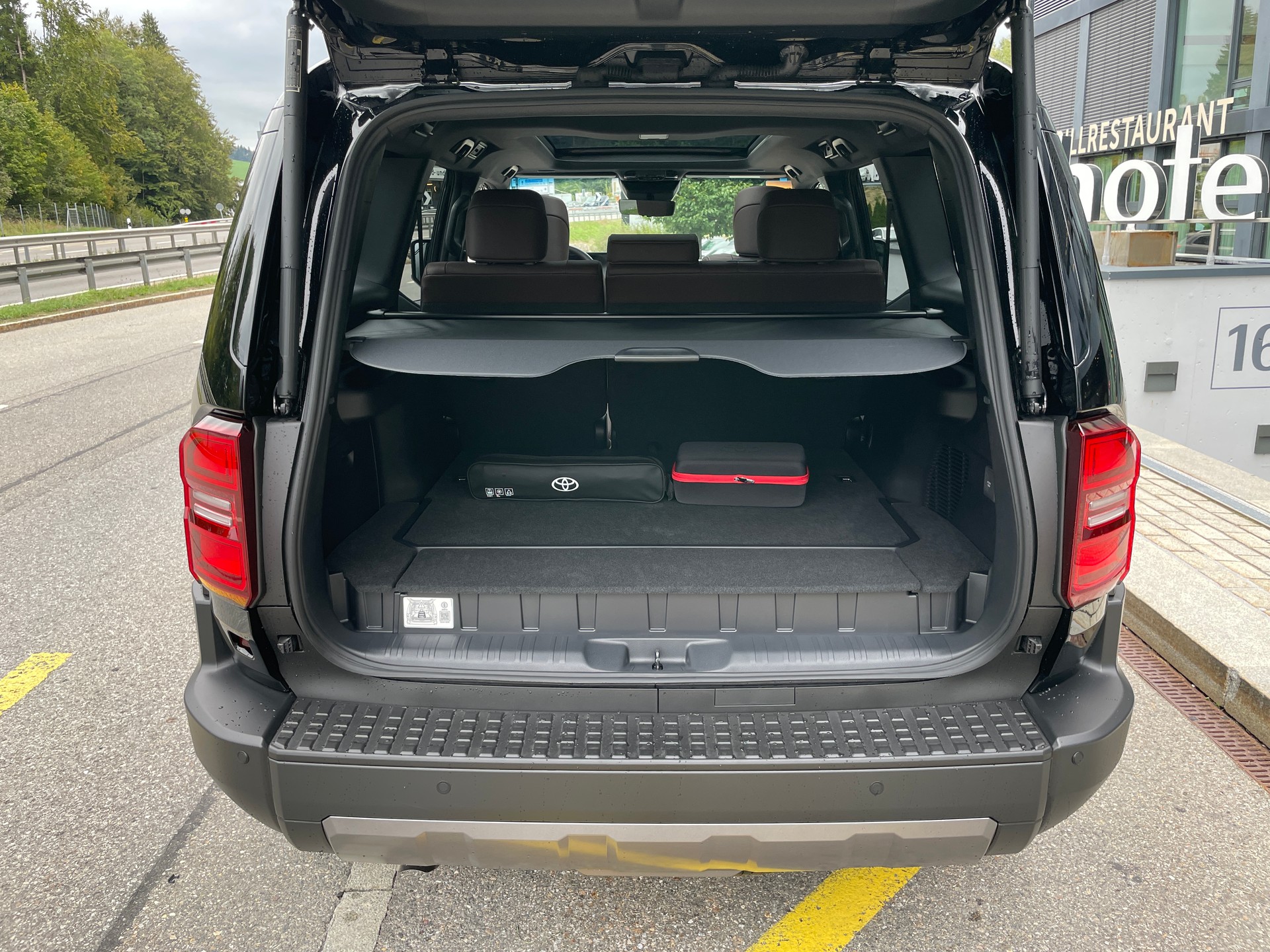TOYOTA Land Cruiser 2.8TD 48V Invincible-image-7