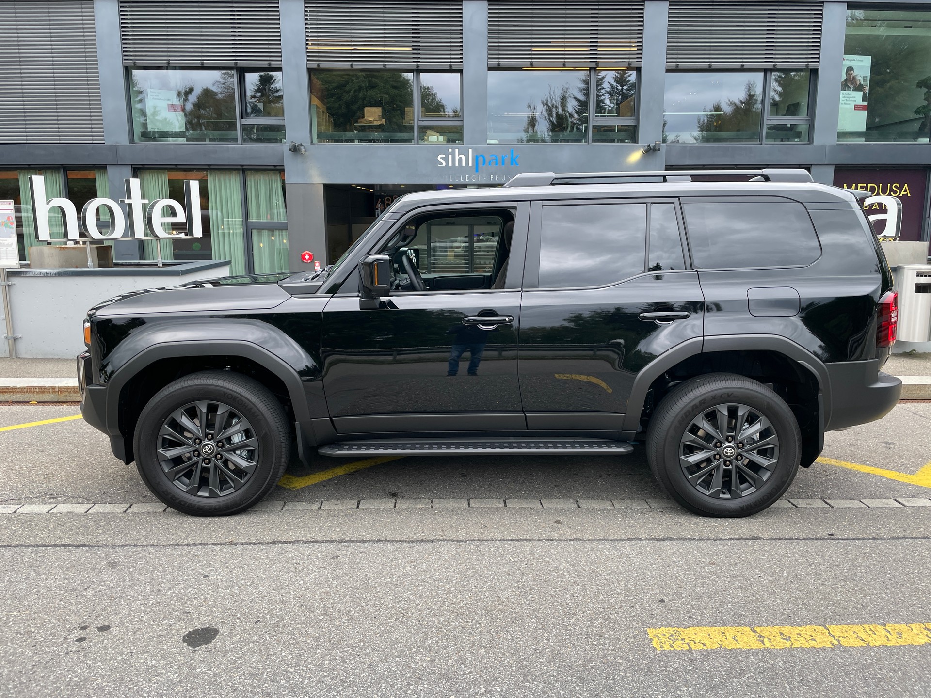 TOYOTA Land Cruiser 2.8TD 48V Invincible-image-10