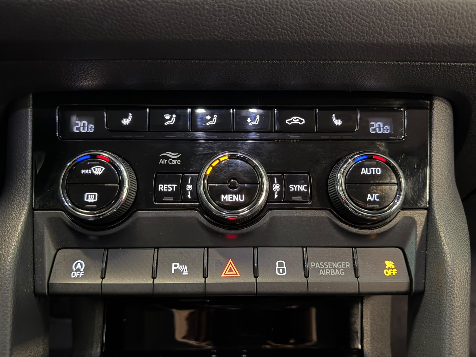 SKODA Kodiaq 2.0 TDI 4x4 DSG - 7 Plätze - frisch ab MFK und Service - AHK-image-10