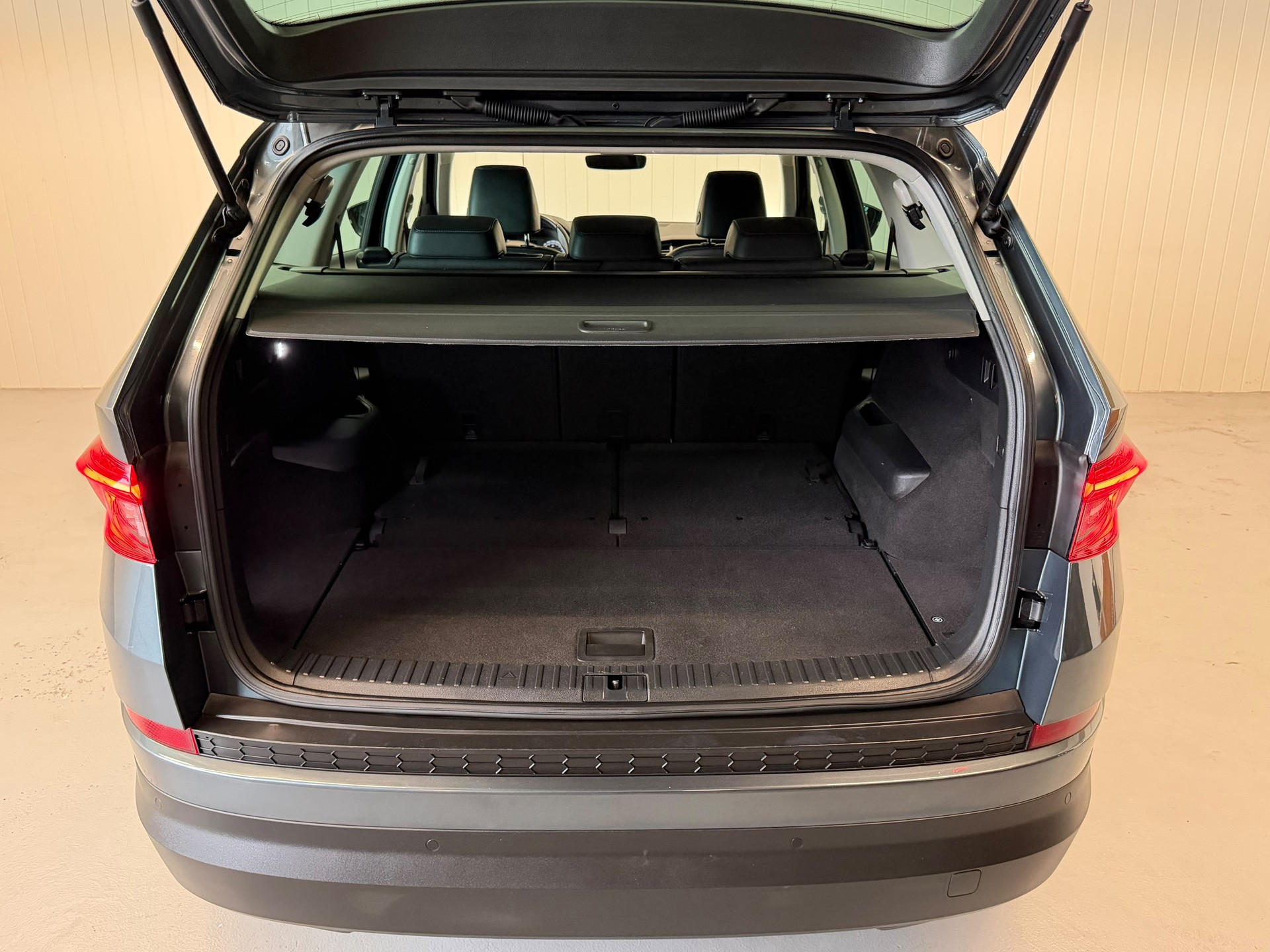 SKODA Kodiaq 2.0 TDI 4x4 DSG - 7 Plätze - frisch ab MFK und Service - AHK-image-13