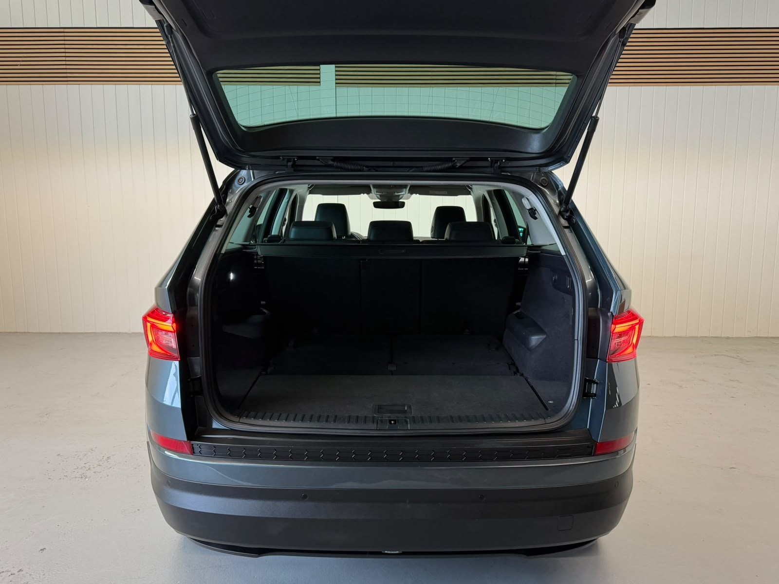 SKODA Kodiaq 2.0 TDI 4x4 DSG - 7 Plätze - frisch ab MFK und Service - AHK-image-14