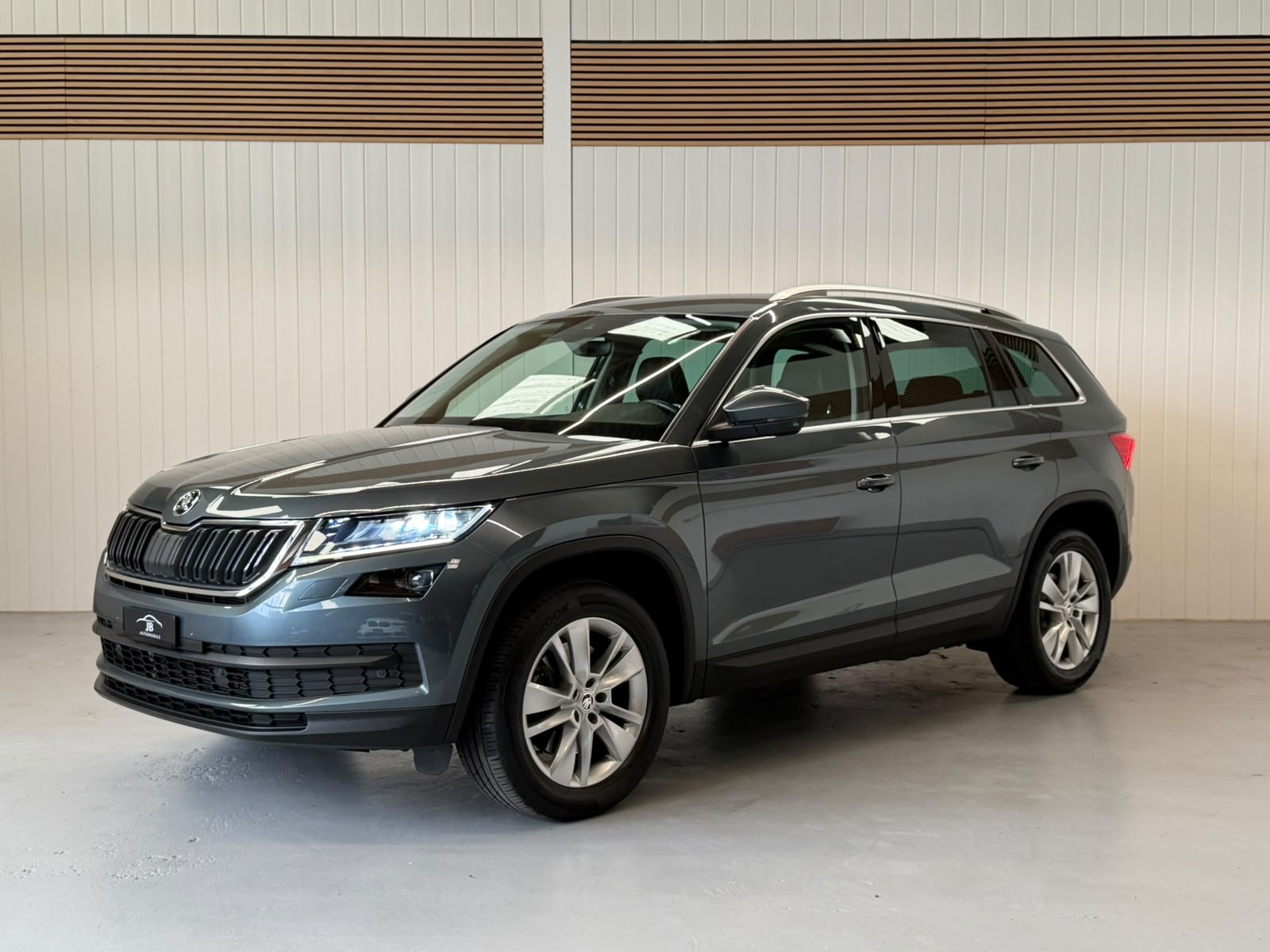 SKODA Kodiaq 2.0 TDI 4x4 DSG - 7 Plätze - frisch ab MFK und Service - AHK-image-0