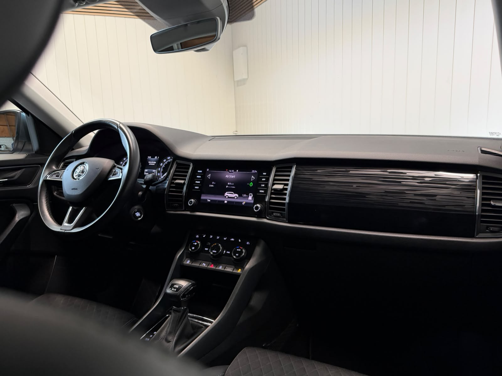 SKODA Kodiaq 2.0 TDI 4x4 DSG - 7 Plätze - frisch ab MFK und Service - AHK-image-8