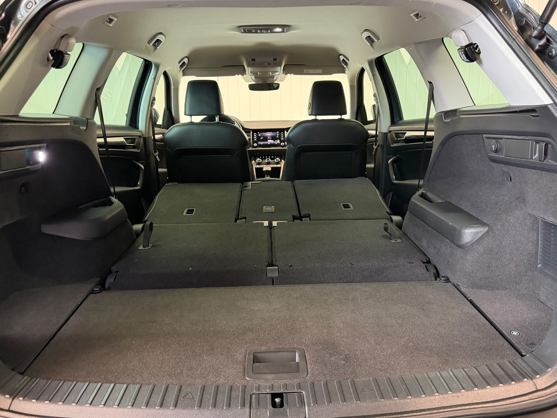 SKODA Kodiaq 2.0 TDI 4x4 DSG - 7 Plätze - frisch ab MFK und Service - AHK-image-16