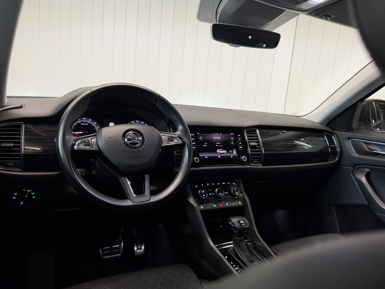 SKODA Kodiaq 2.0 TDI 4x4 DSG - 7 Plätze - frisch ab MFK und Service - AHK-image-6