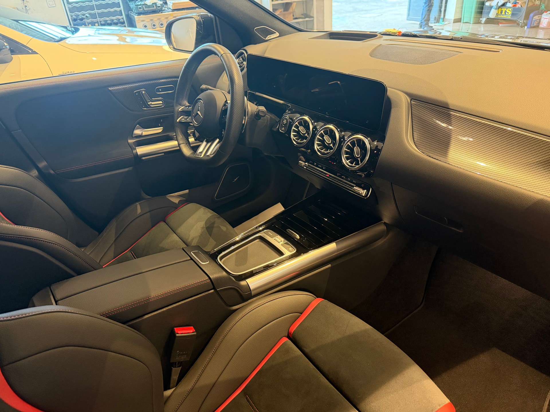 MERCEDES-BENZ GLA 35 AMG 4matic-image-7