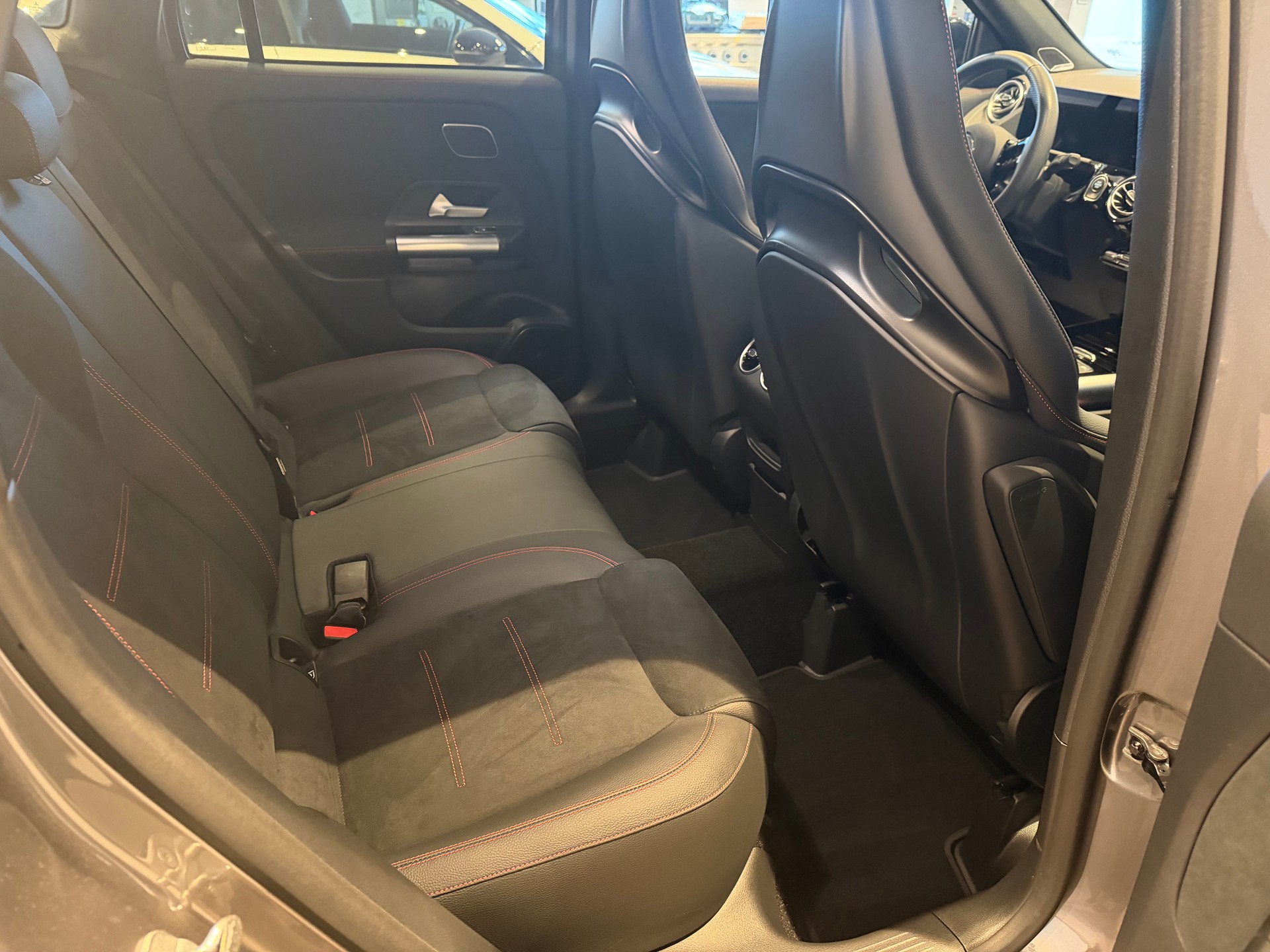 MERCEDES-BENZ GLA 35 AMG 4matic-image-9