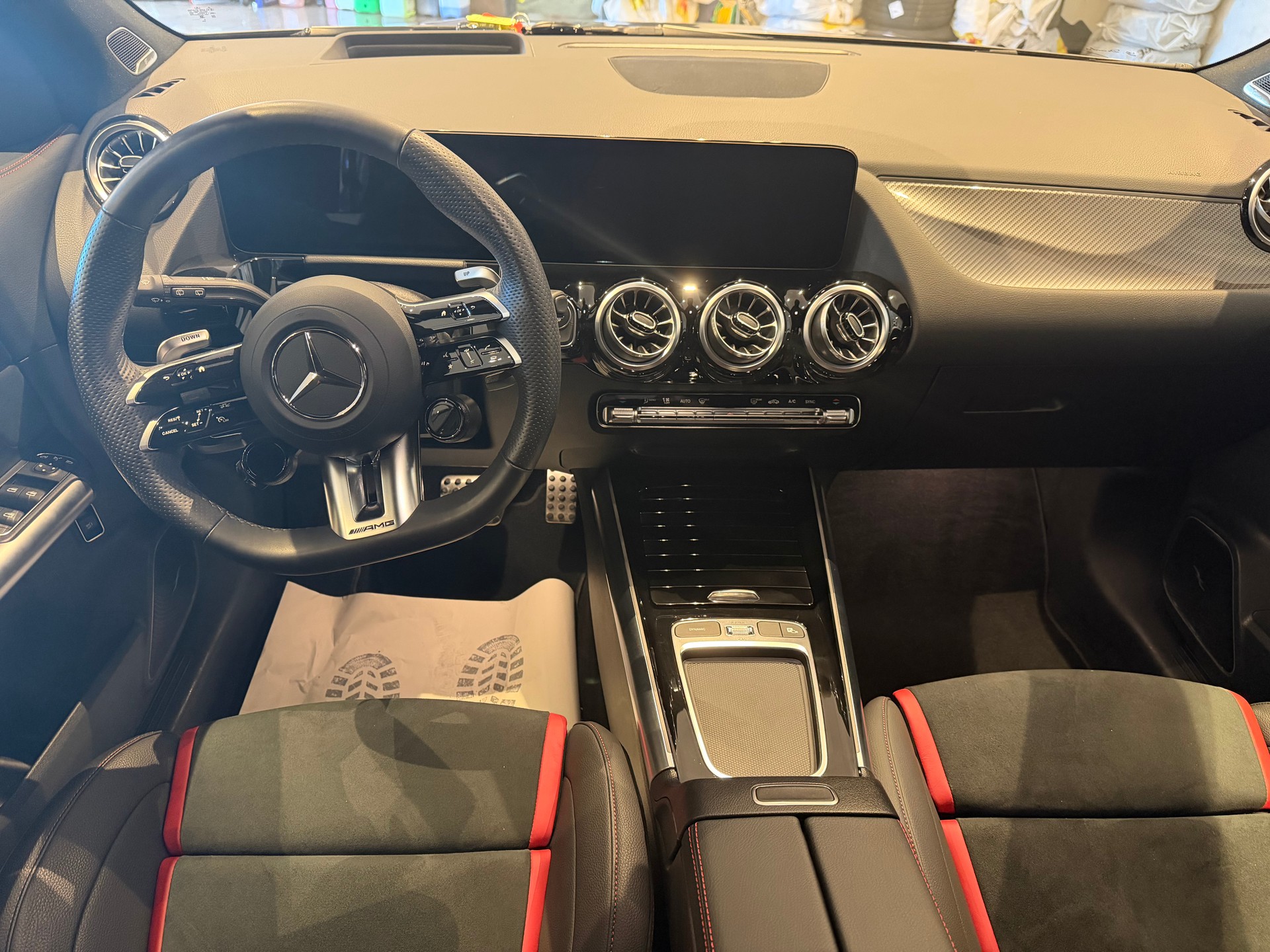 MERCEDES-BENZ GLA 35 AMG 4matic-image-12