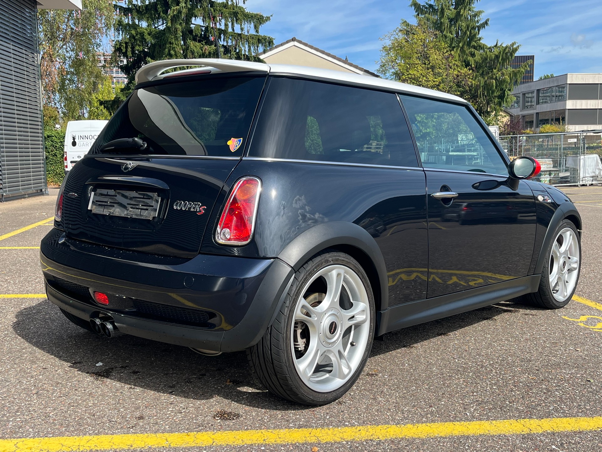 MINI 1.6i Cooper S JCW-image-2