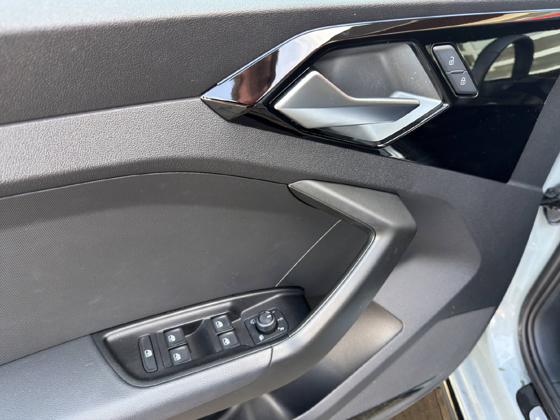 AUDI A1 Sportback 1.0 30 TFSI S Line S-Tronic-image-17