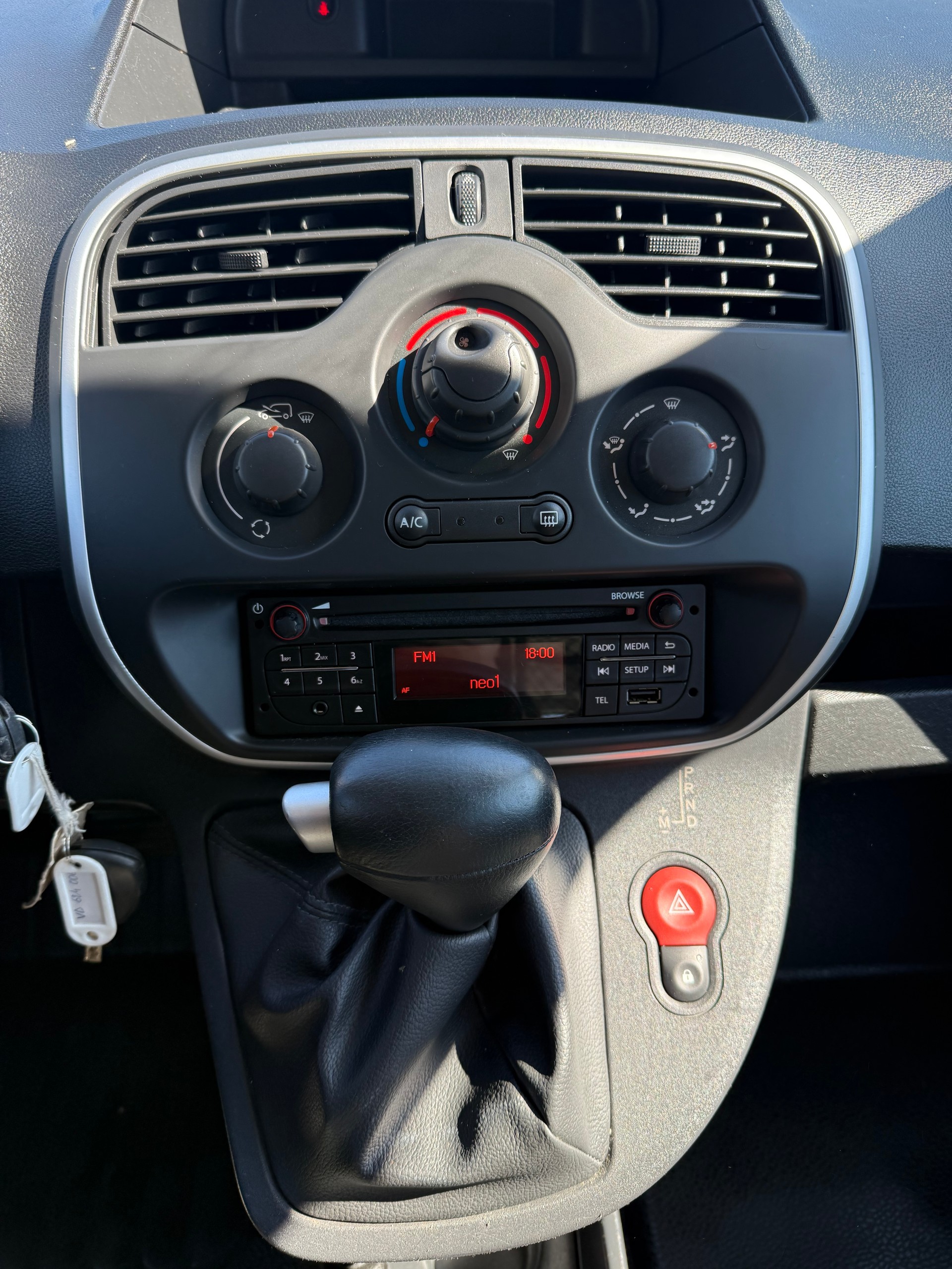 RENAULT Kangoo Medium TCe 115 Business A-image-6