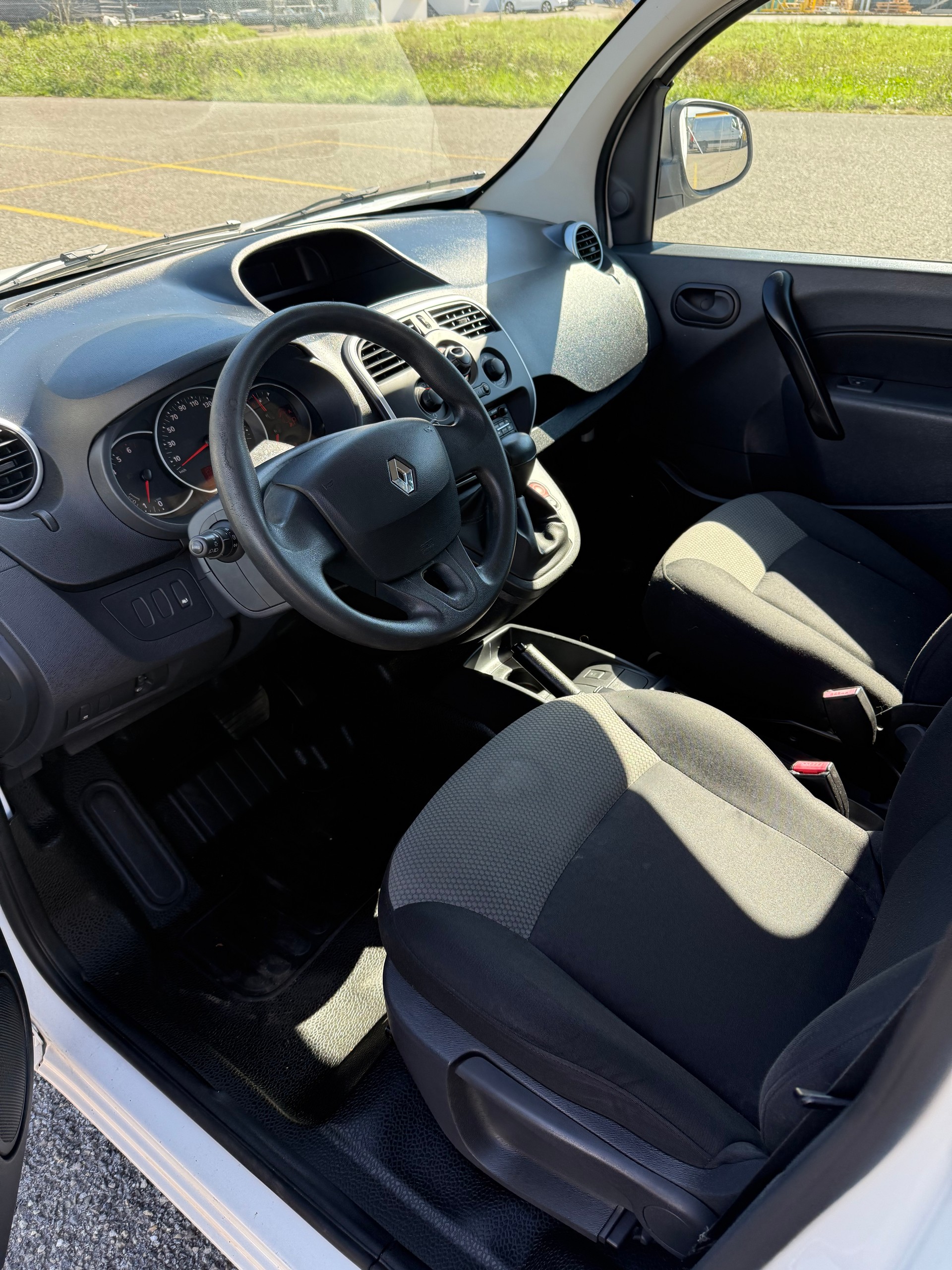 RENAULT Kangoo Medium TCe 115 Business A-image-7