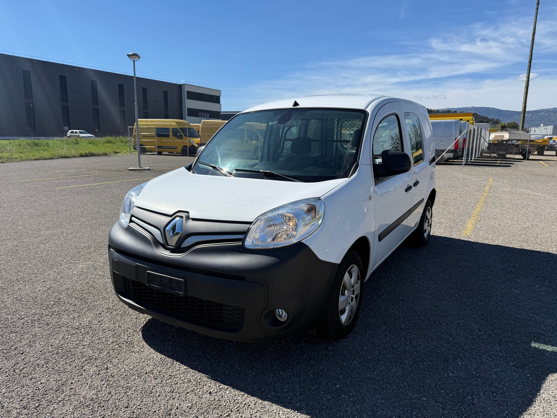 RENAULT Kangoo Medium TCe 115 Business A-image-0