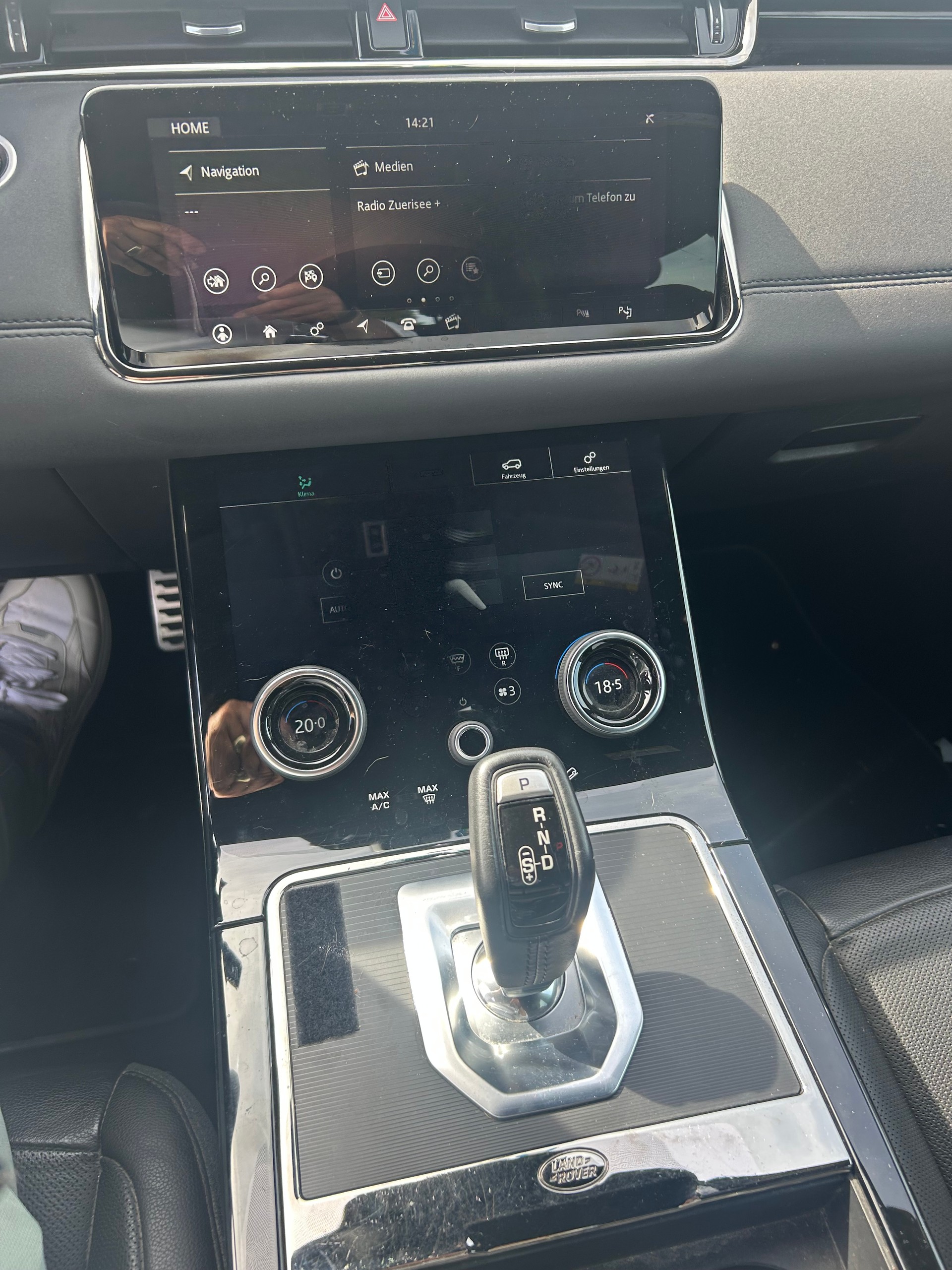 LAND ROVER Range Rover Evoque R-Dynamic P 200 AT9-image-9