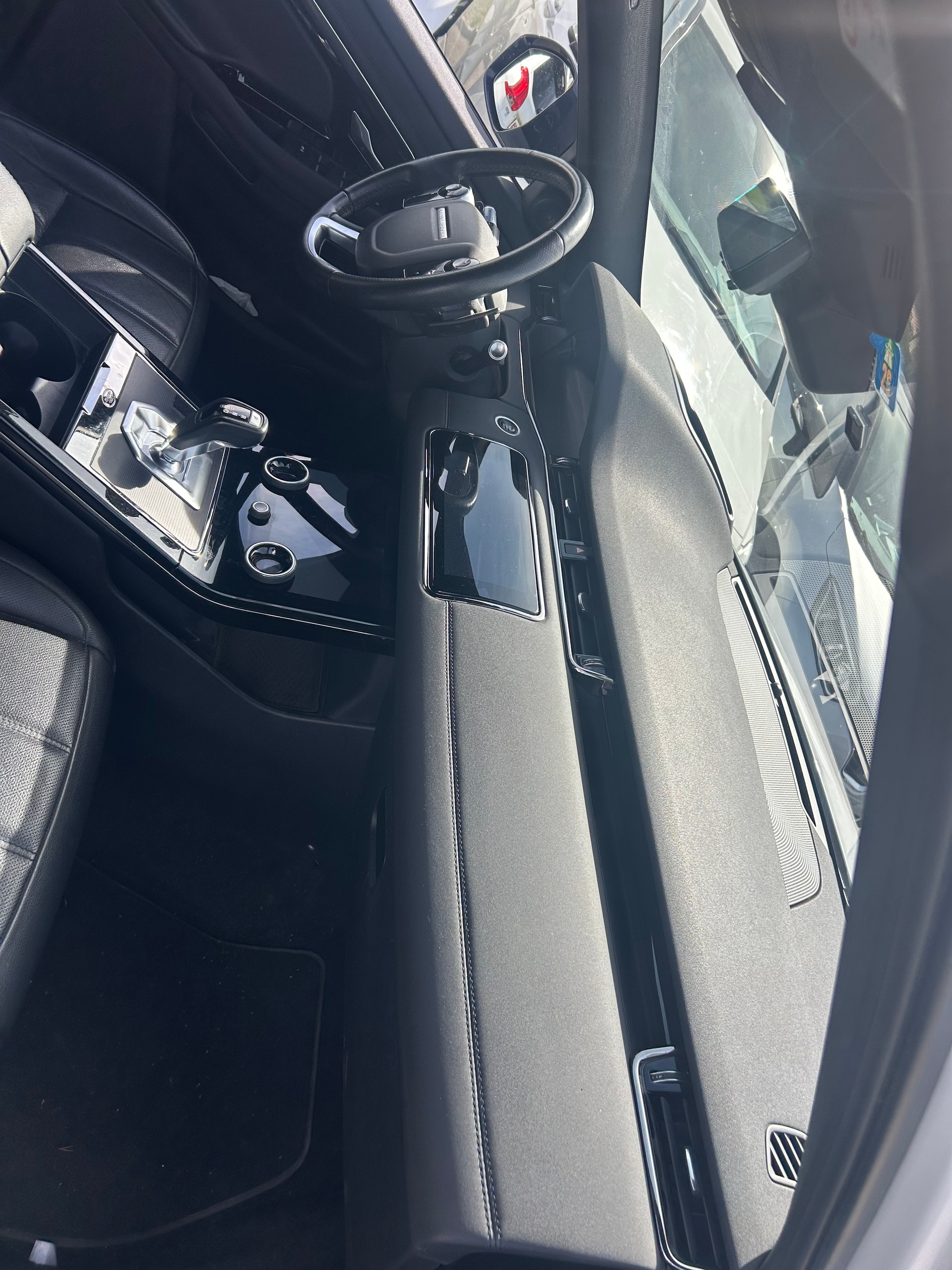 LAND ROVER Range Rover Evoque R-Dynamic P 200 AT9-image-5