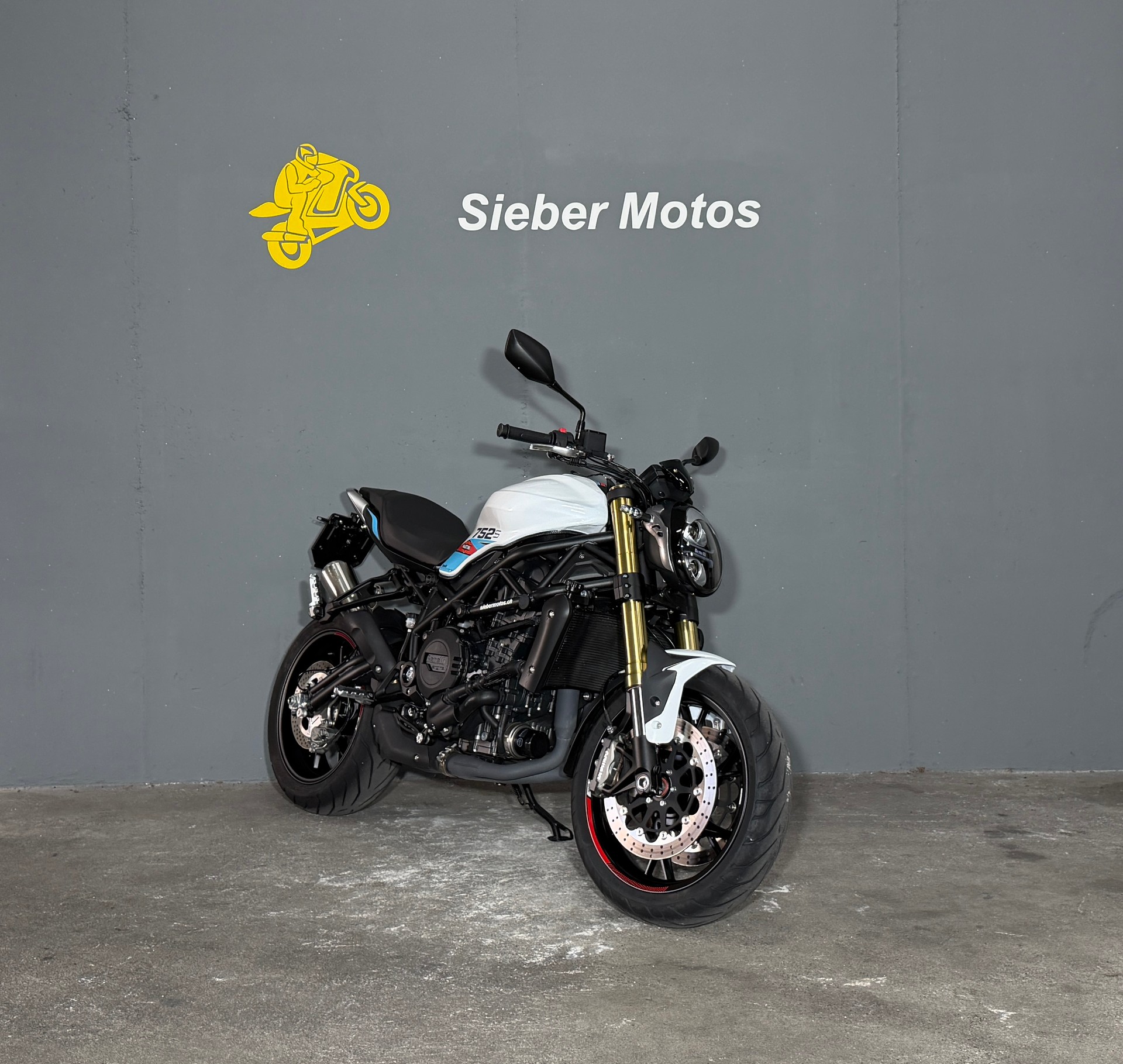 BENELLI 752 S-showroom-element-1