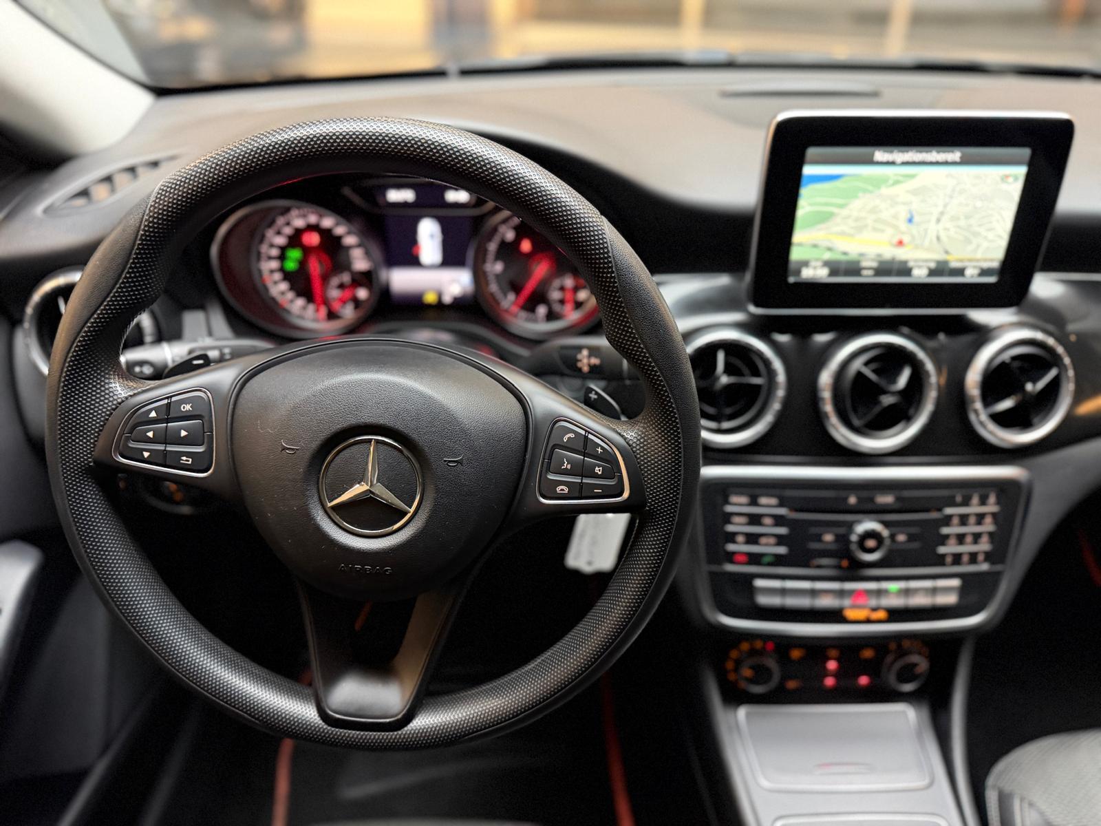 MERCEDES-BENZ CLA-Klasse X117 Shooting Brake CLA 200 d-image-12