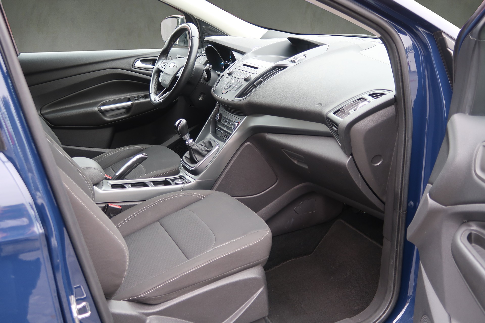 FORD Kuga 1.5 TDCi Trend 2WD-image-10