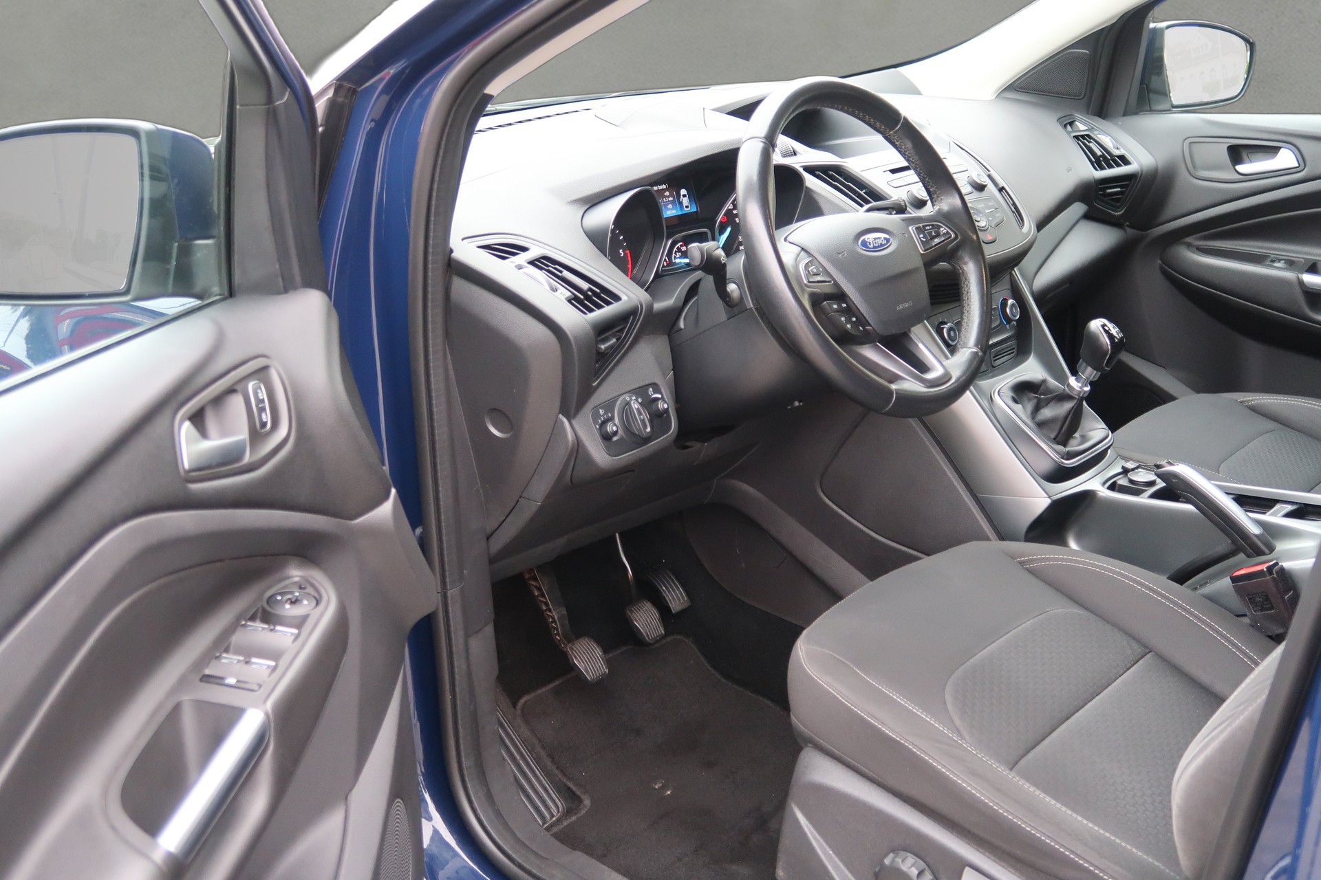 FORD Kuga 1.5 TDCi Trend 2WD-image-8