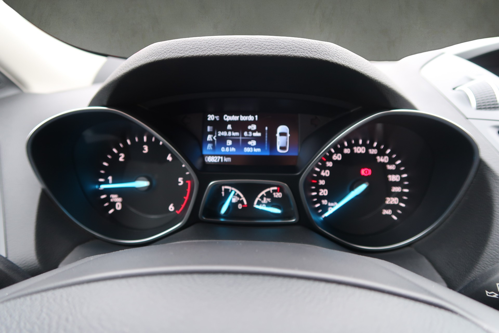 FORD Kuga 1.5 TDCi Trend 2WD-image-12