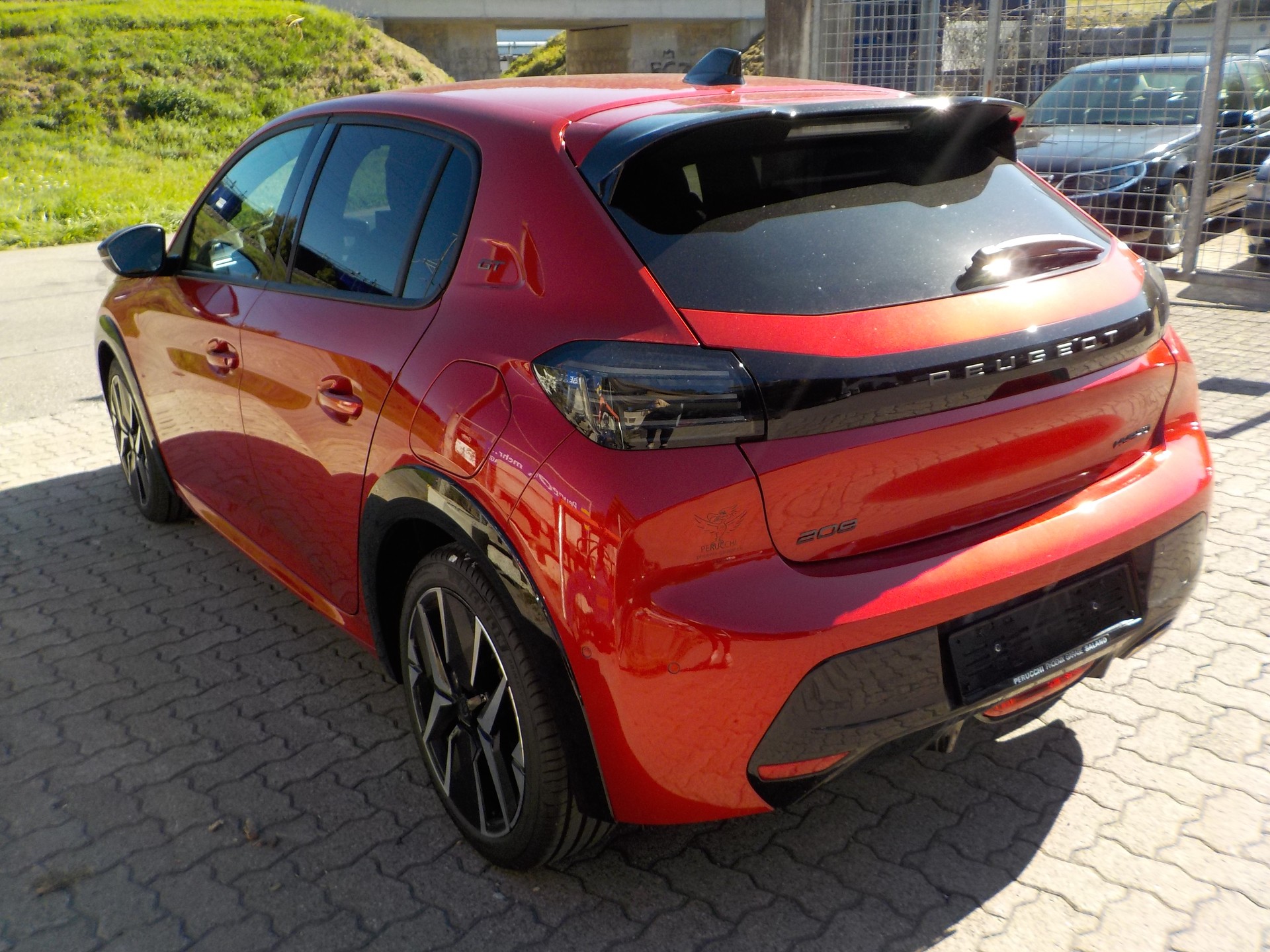PEUGEOT 208 1.2 MHEV 145 GT Exclusive-image-3