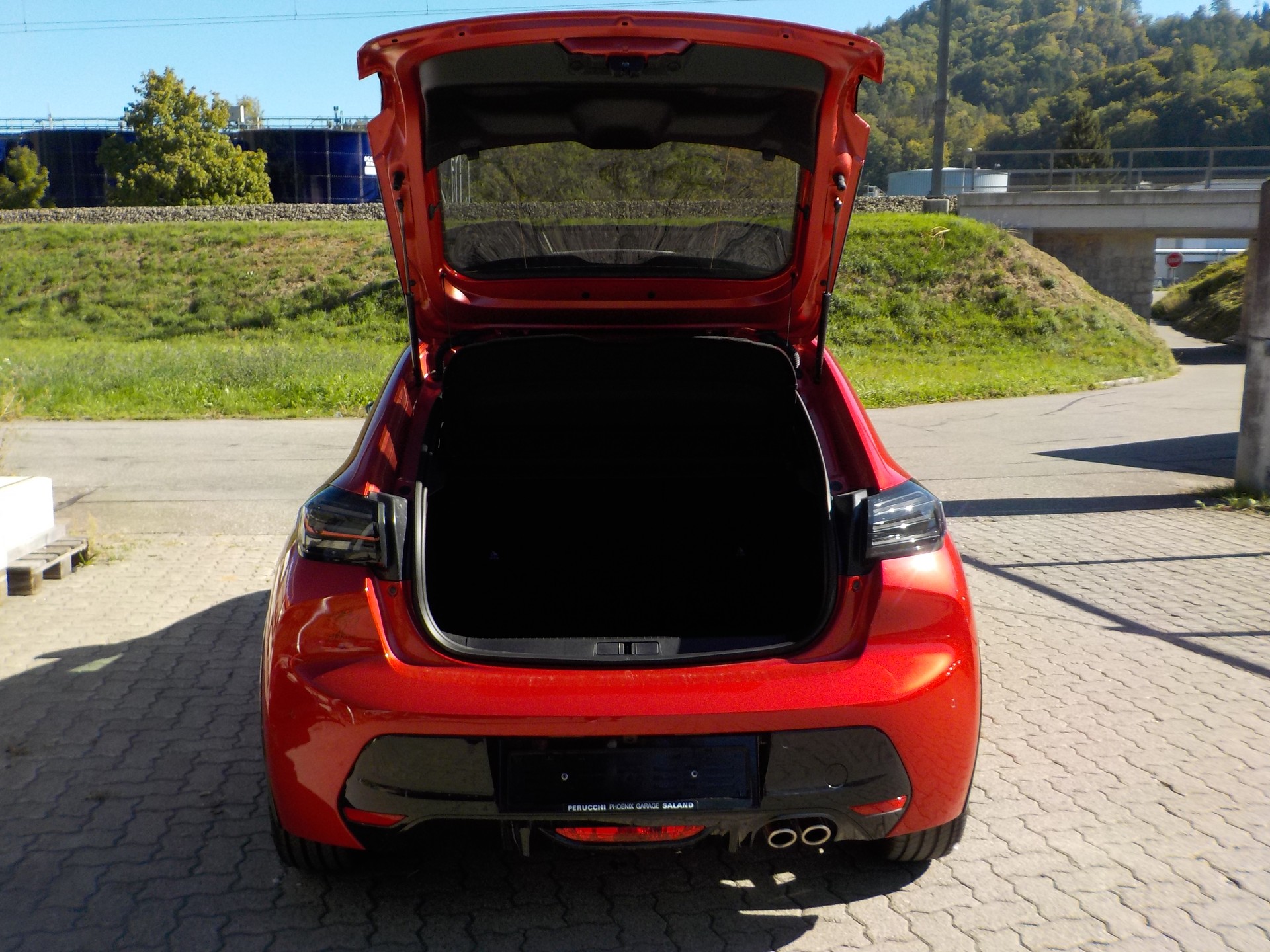 PEUGEOT 208 1.2 MHEV 145 GT Exclusive-image-4
