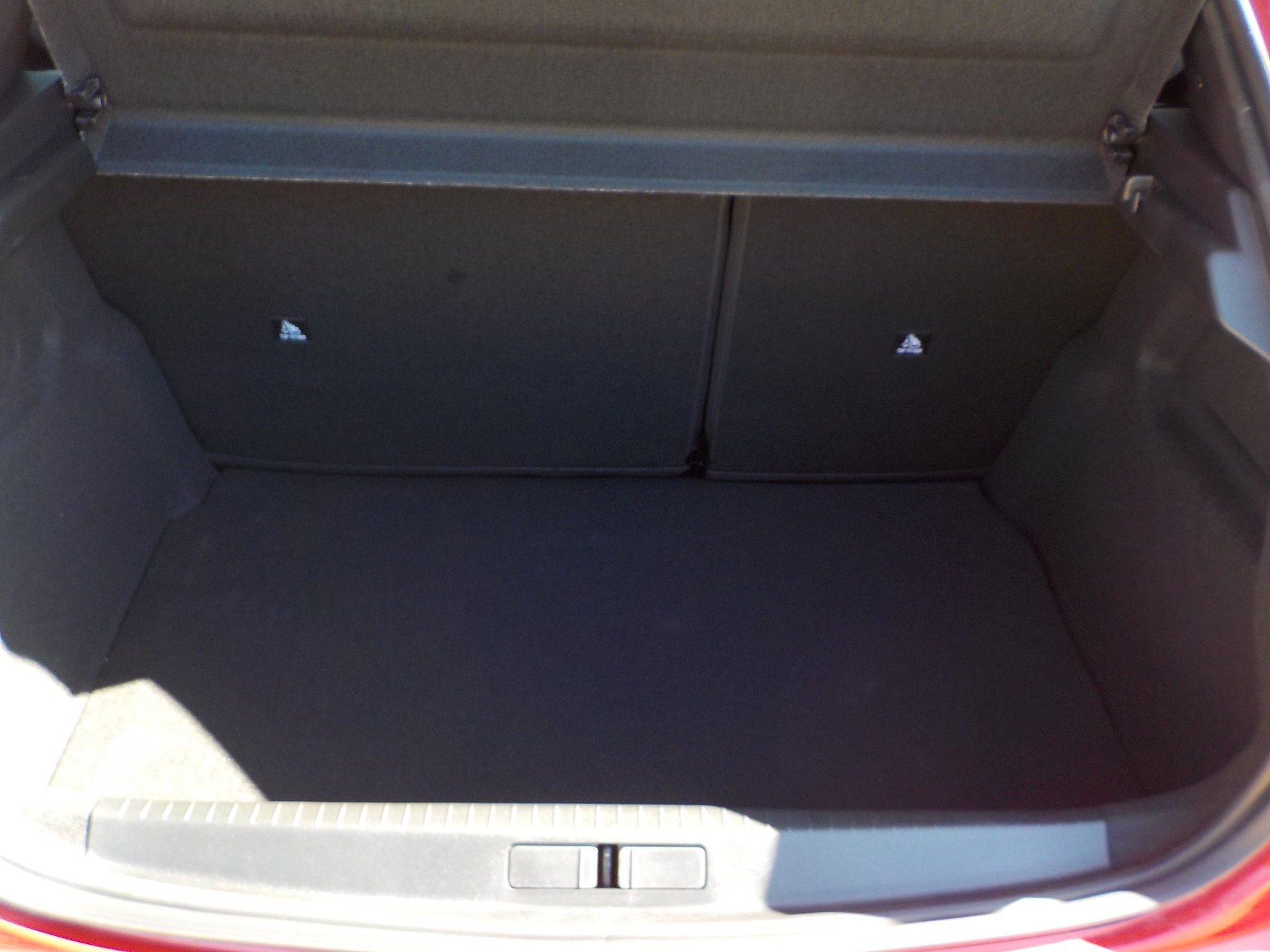 PEUGEOT 208 1.2 MHEV 145 GT Exclusive-image-5