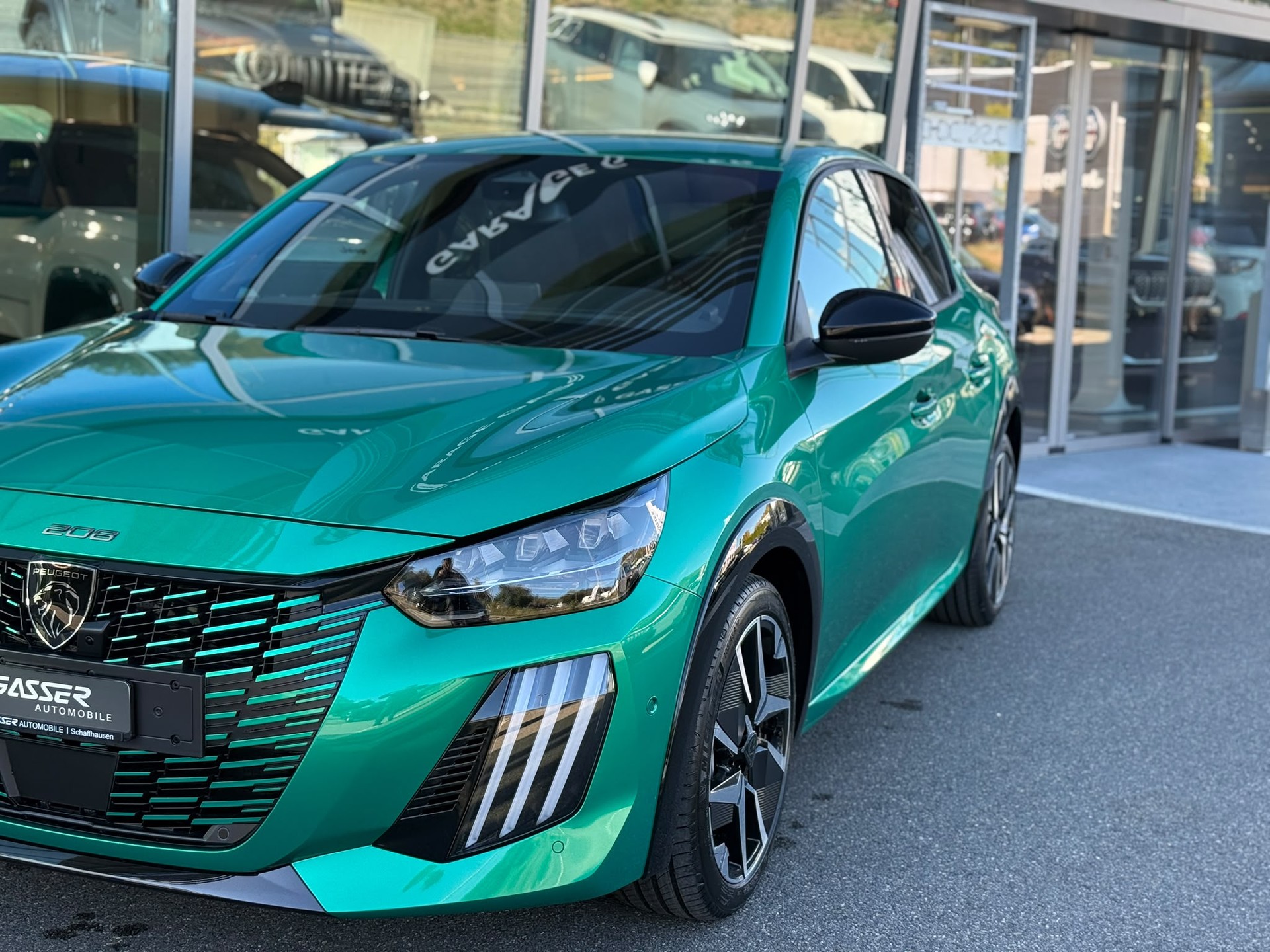 PEUGEOT 208 1.2 MHEV 145 GT Exclusive-showroom-element-1