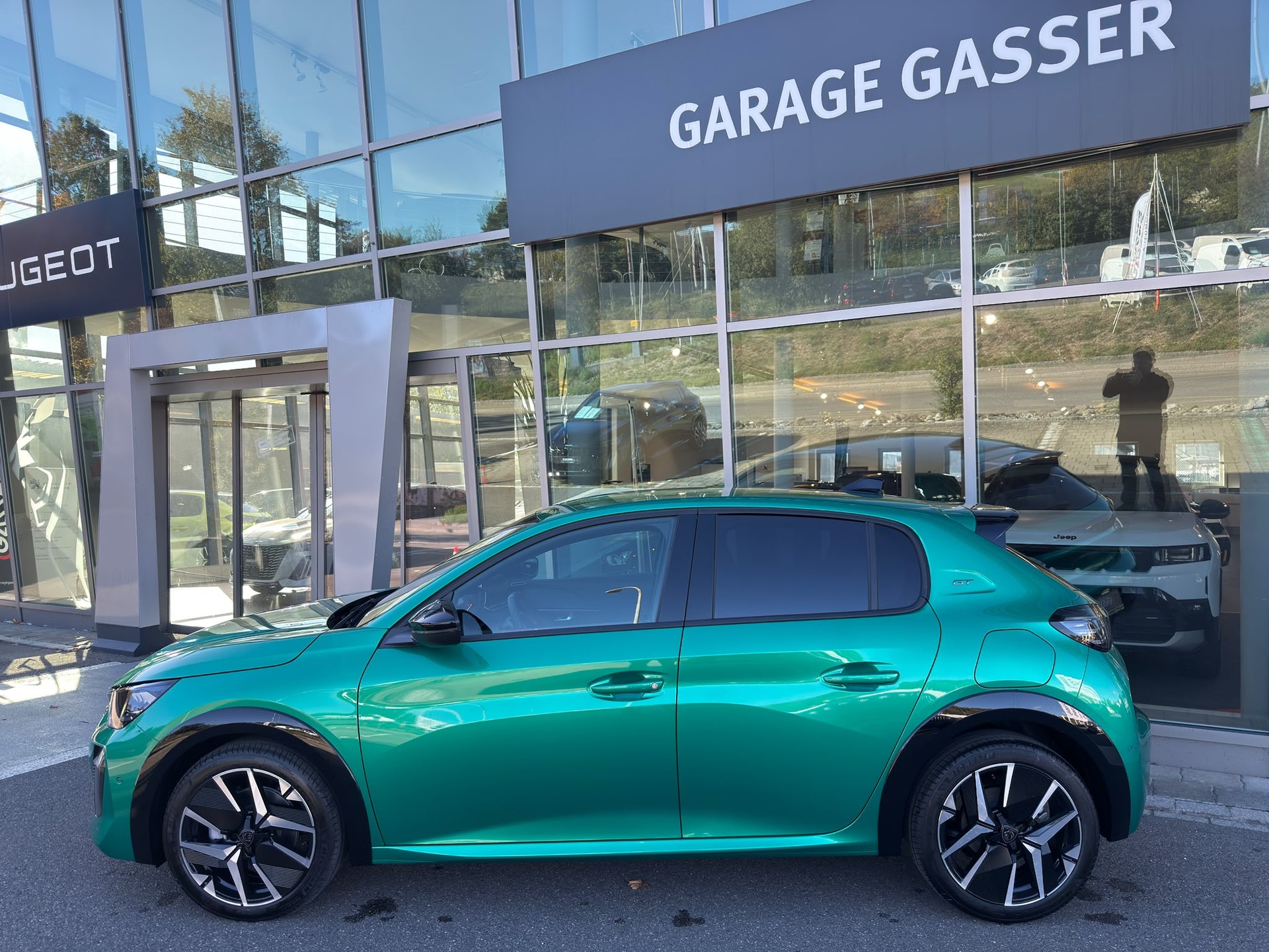 PEUGEOT 208 1.2 MHEV 145 GT Exclusive-showroom-element-2