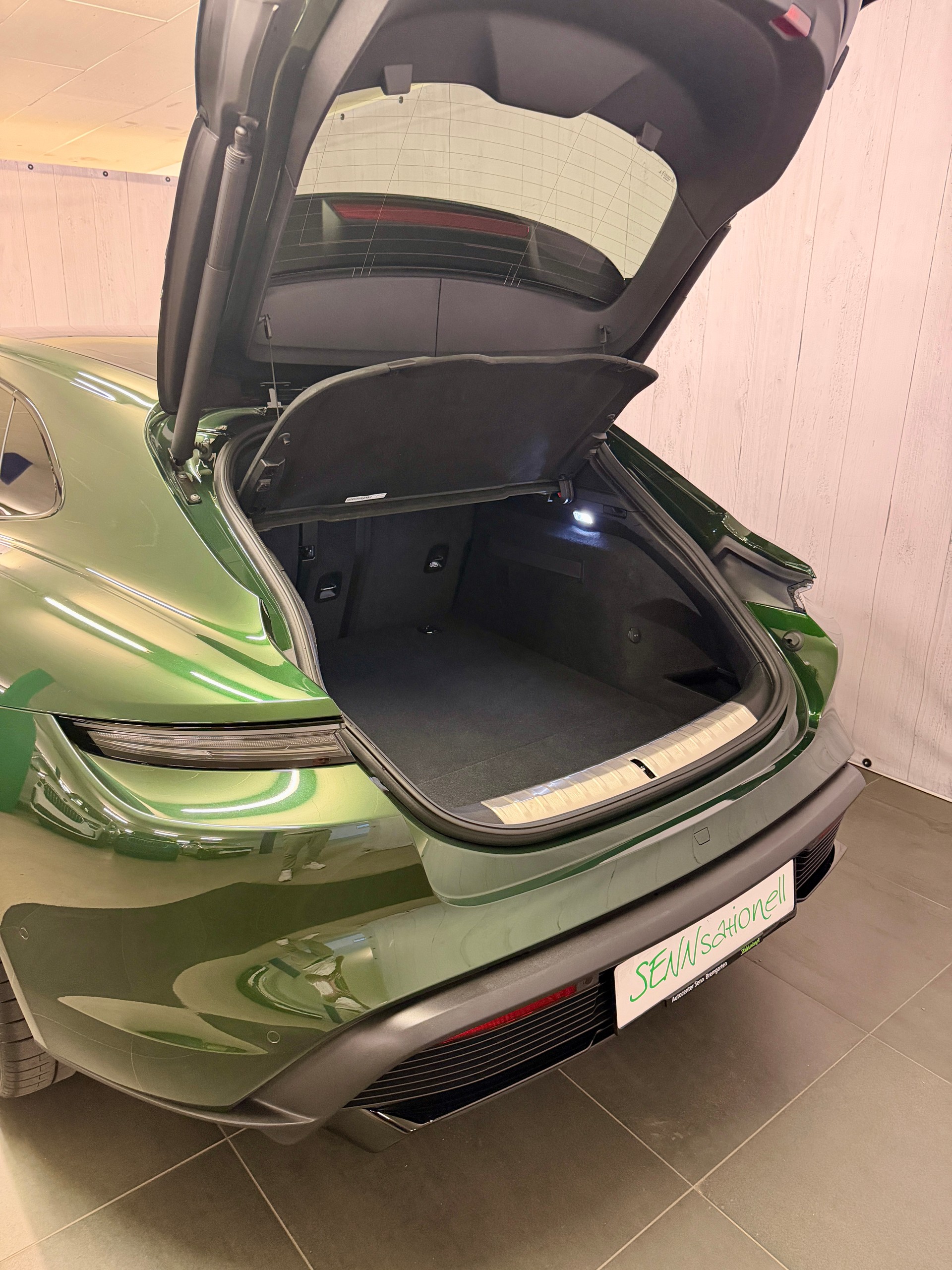 PORSCHE Taycan GTS 104kWh-image-12