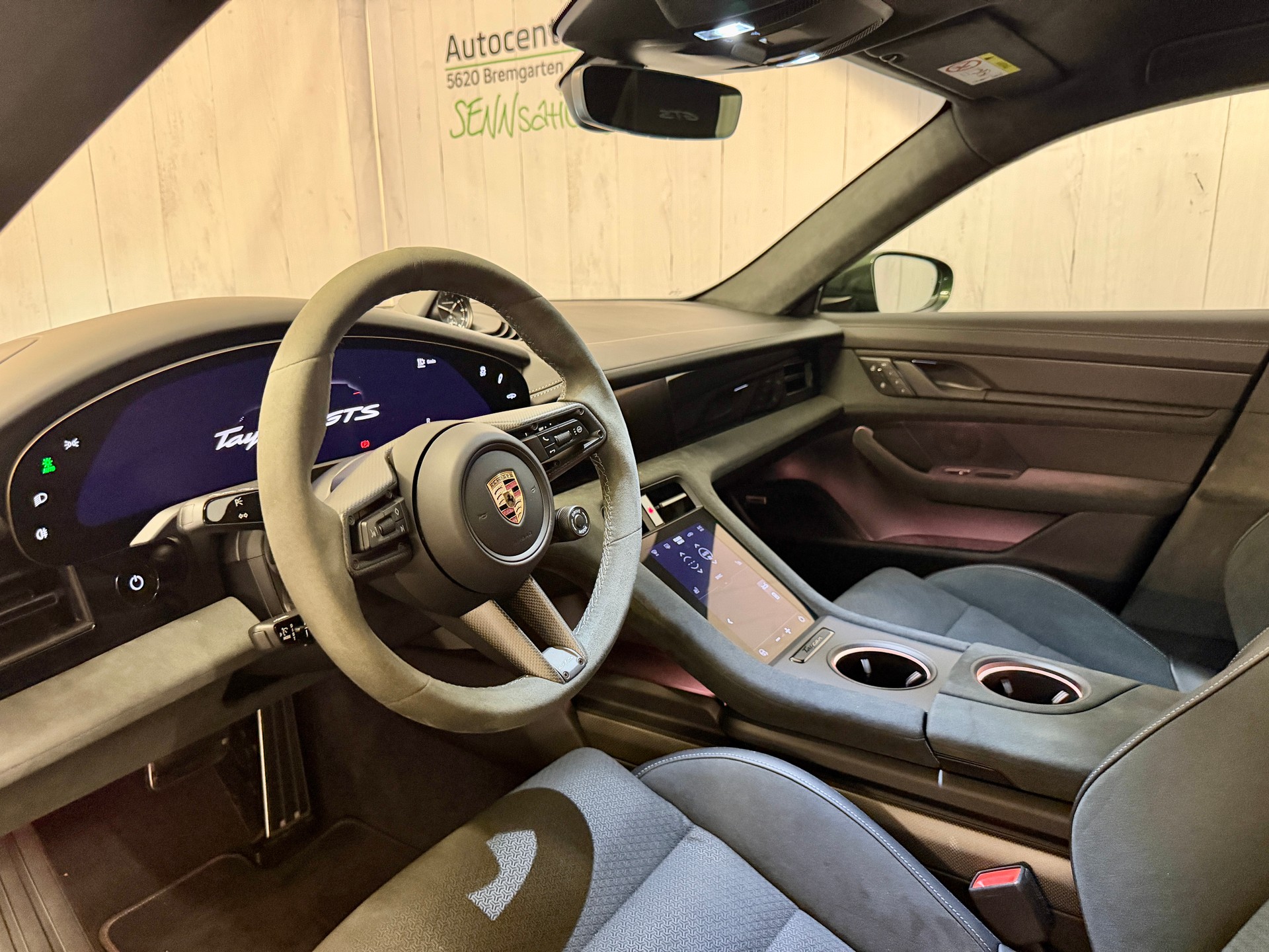 PORSCHE Taycan GTS 104kWh-image-7