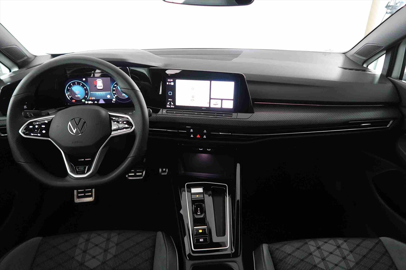 VW Golf 8 1.5 eTSI mHEV R-Line DSG-image-4