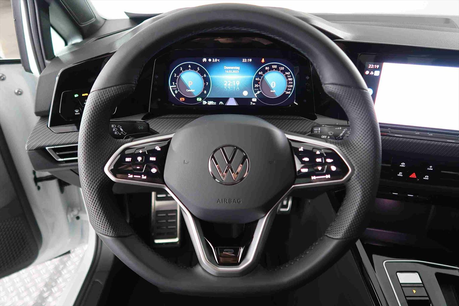 VW Golf 8 1.5 eTSI mHEV R-Line DSG-image-9