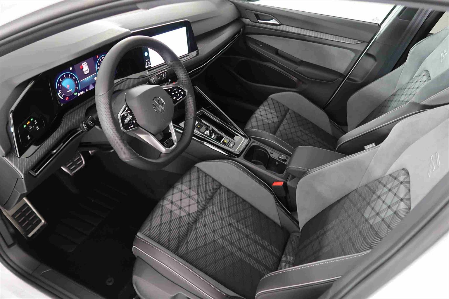 VW Golf 8 1.5 eTSI mHEV R-Line DSG-image-5