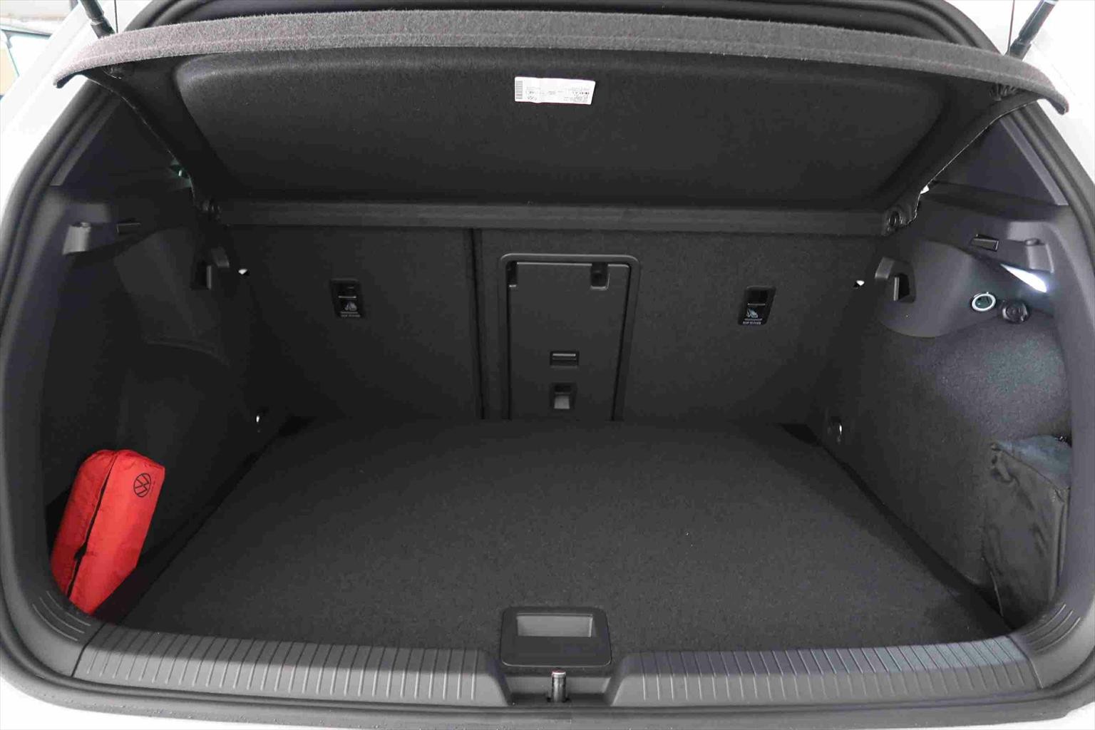 VW Golf 8 1.5 eTSI mHEV R-Line DSG-image-7