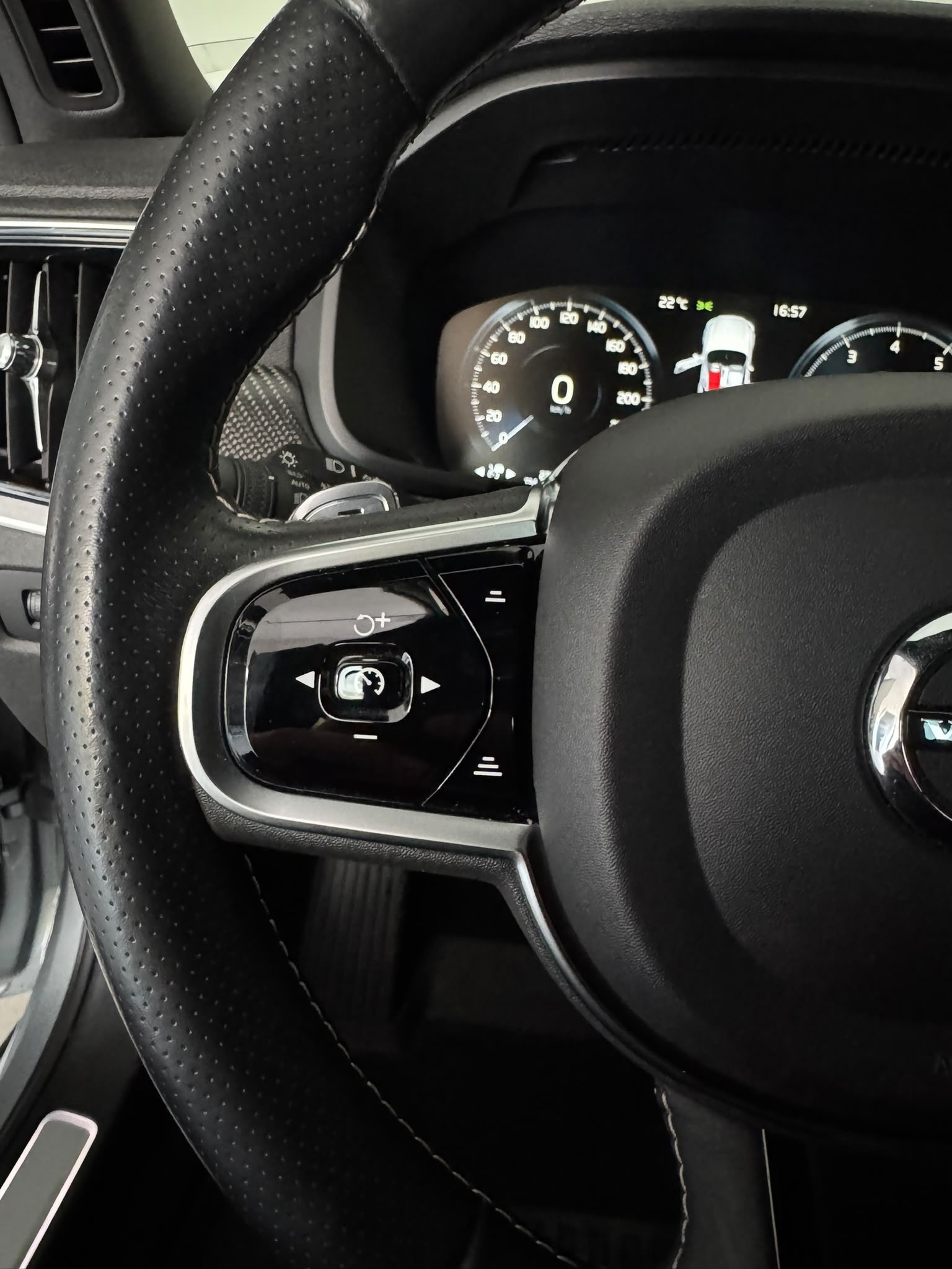 VOLVO S90 T6 AWD R-Design Geartronic | CH | 1.Hand |-image-16
