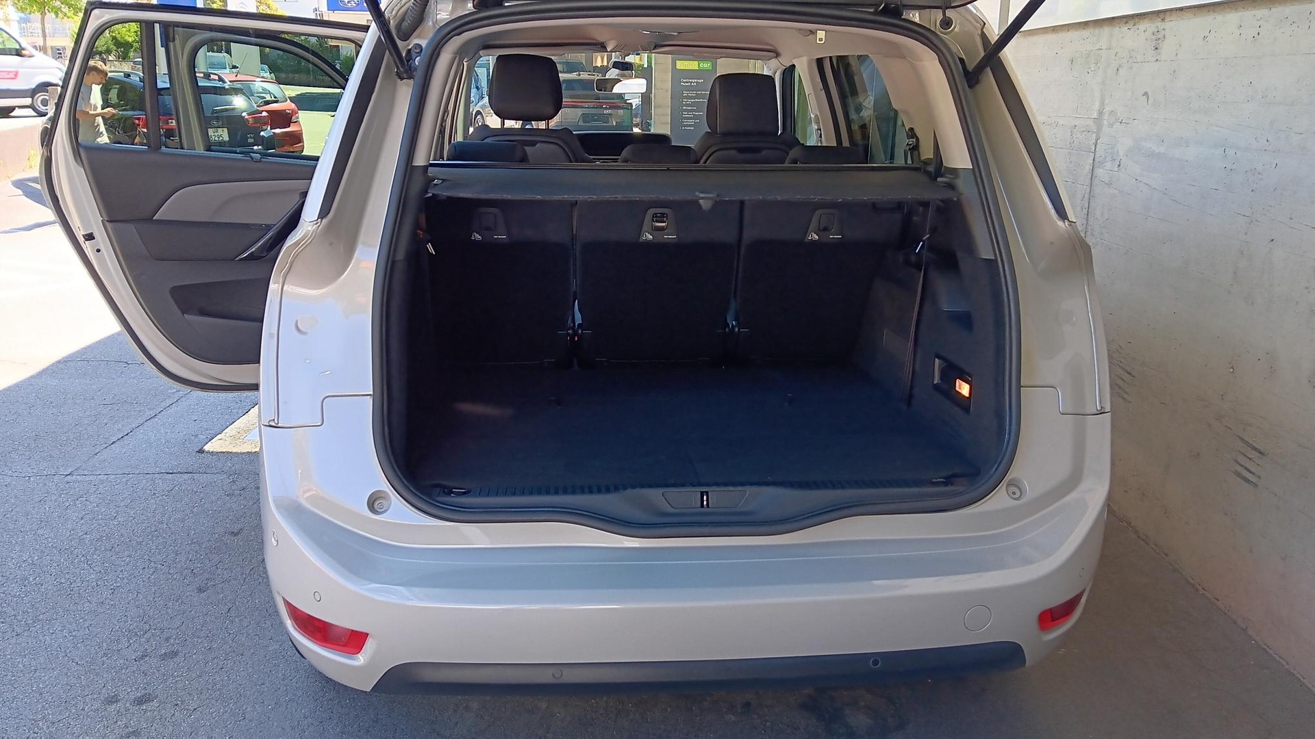 CITROEN Grand C4 Picasso 1.6 BlueHDi Feel Edition EAT6-image-4
