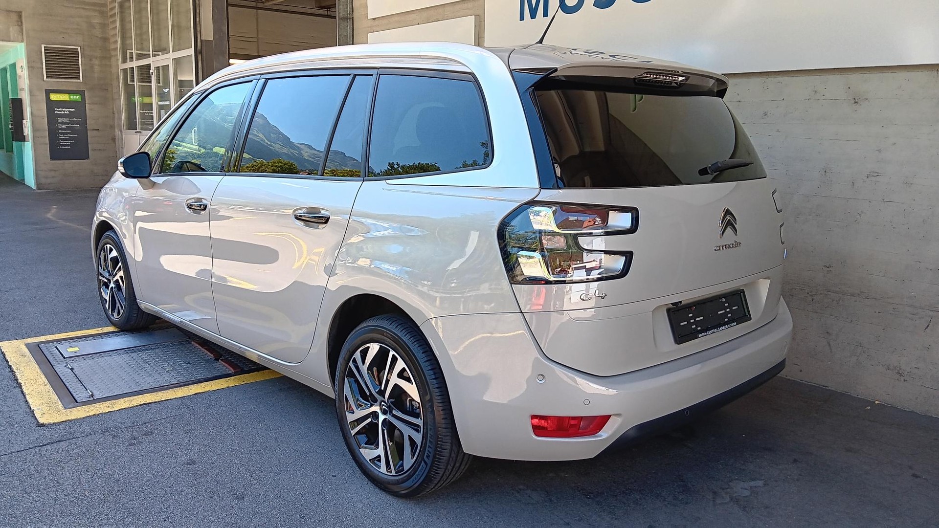 CITROEN Grand C4 Picasso 1.6 BlueHDi Feel Edition EAT6-image-2