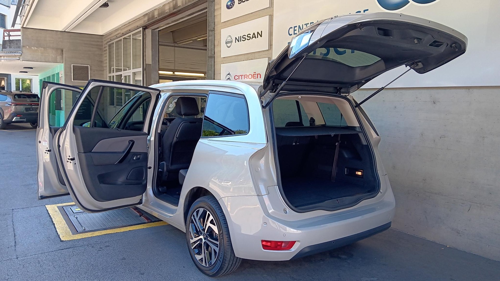 CITROEN Grand C4 Picasso 1.6 BlueHDi Feel Edition EAT6-image-3