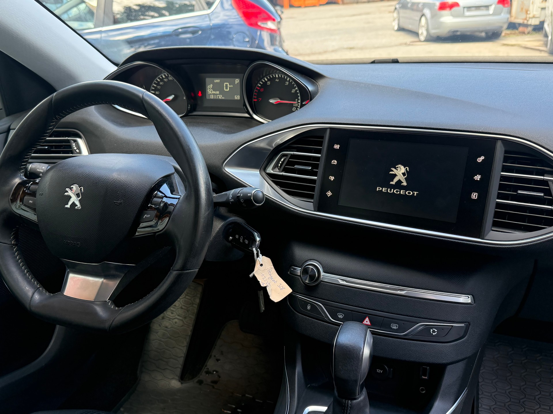 PEUGEOT 308 1.2 THP Style Automatic-image-13