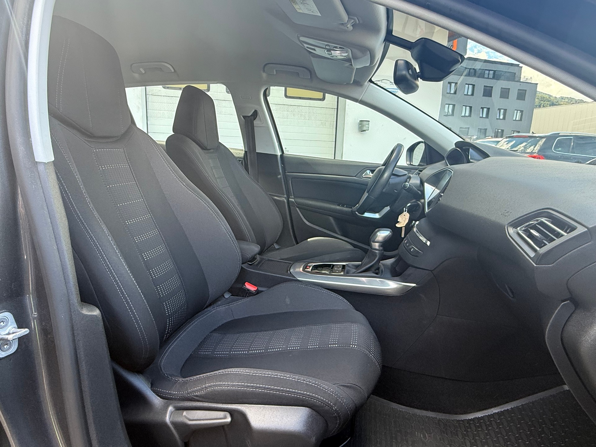 PEUGEOT 308 1.2 THP Style Automatic-image-11