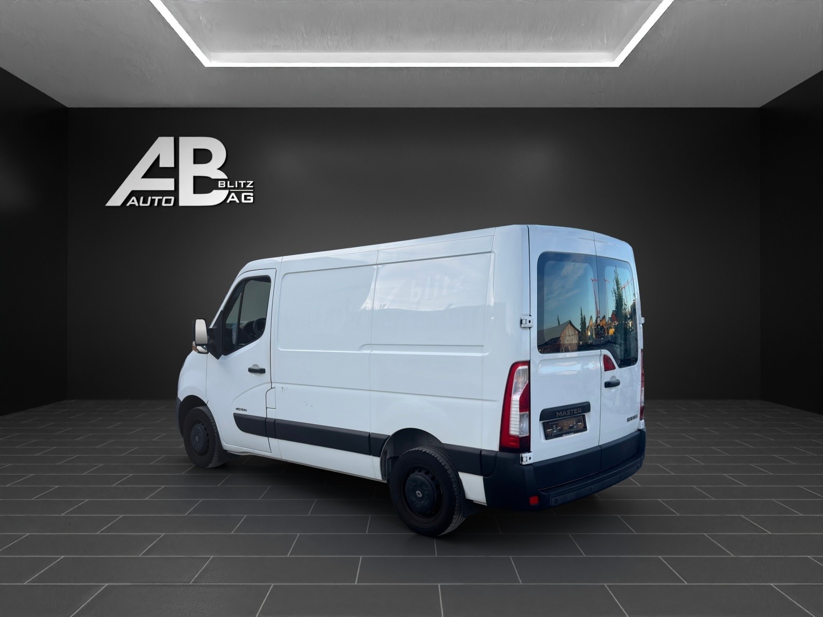 RENAULT Master T28 2.3dCi L1H1-image-2