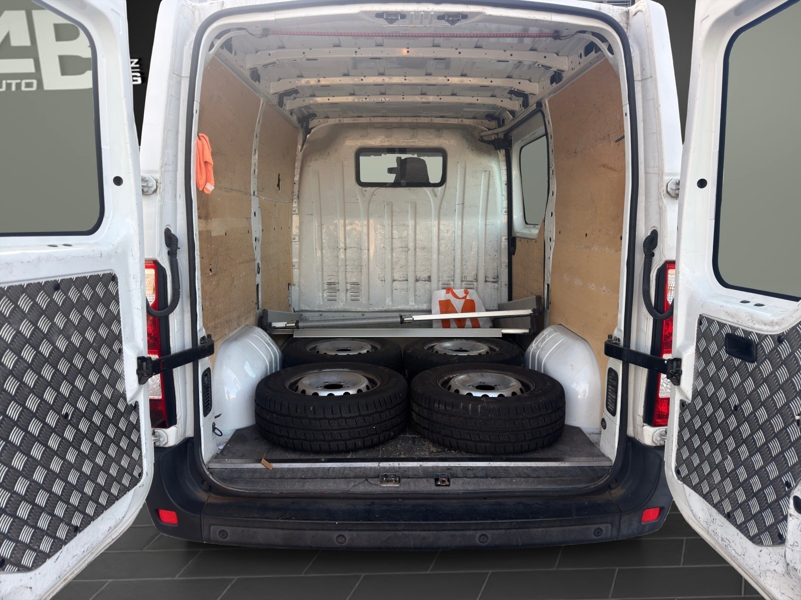 RENAULT Master T28 2.3dCi L1H1-image-11