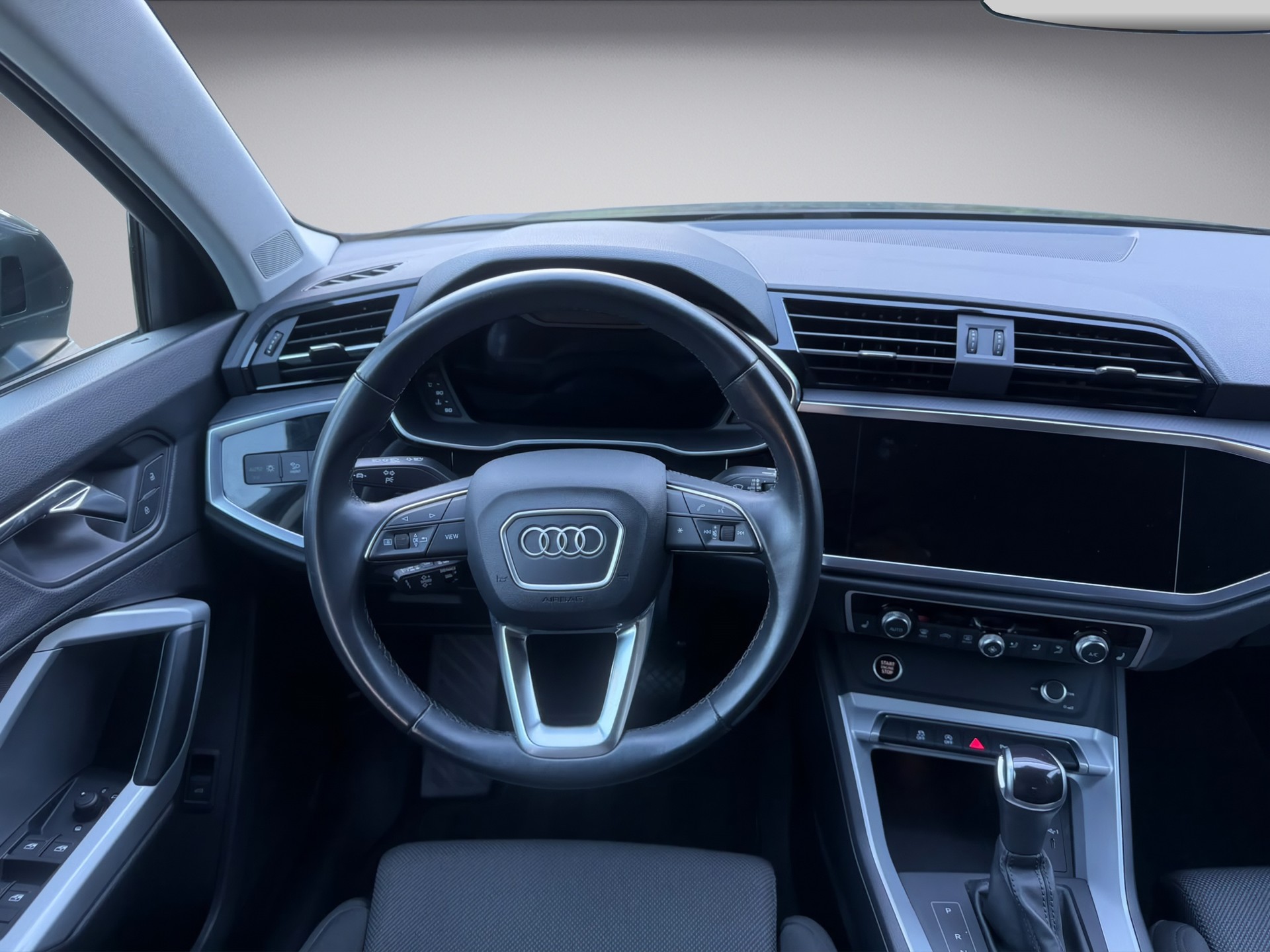 AUDI Q3 35 TDI S line quattro S-tronic-image-8