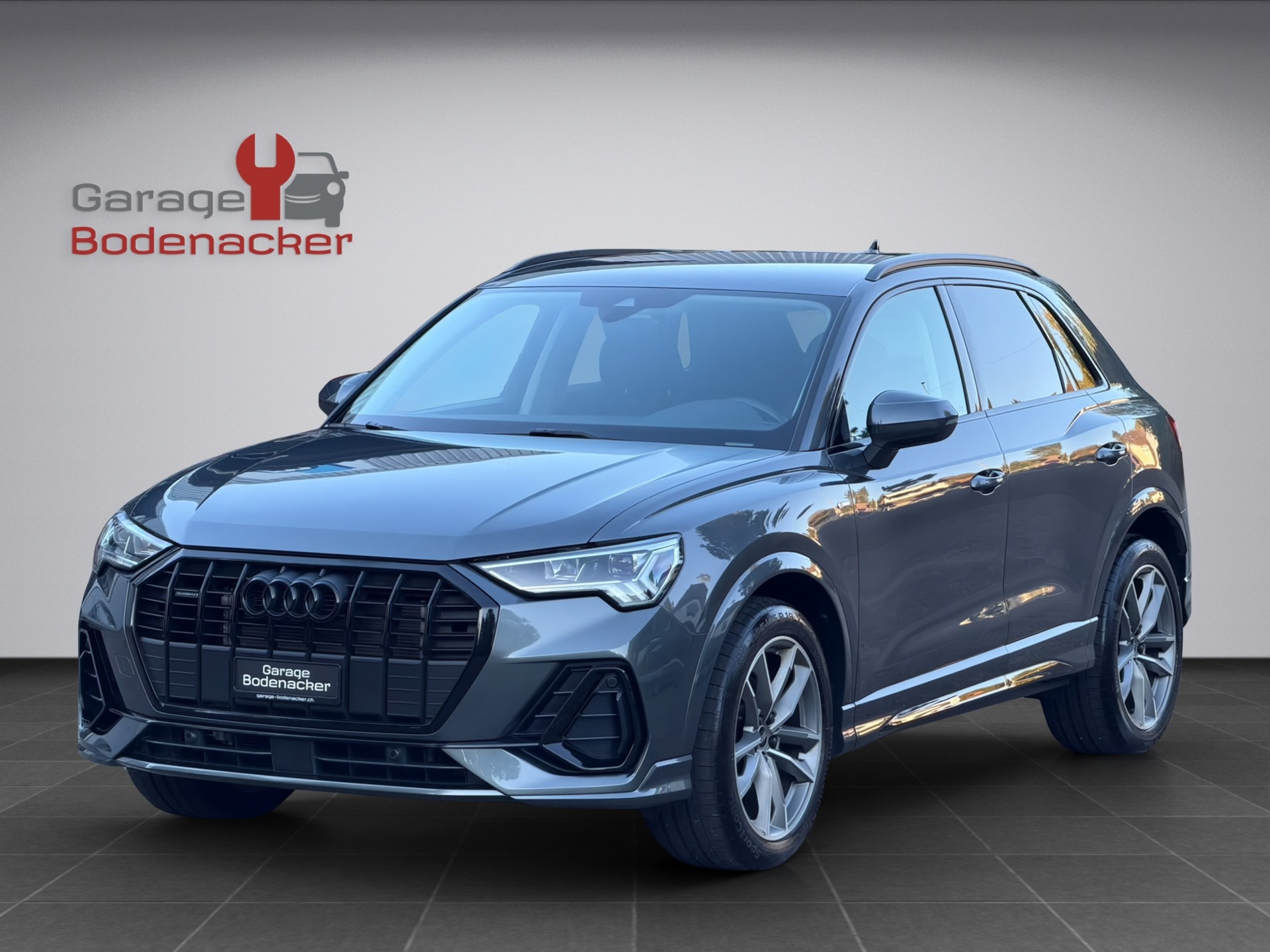 AUDI Q3 35 TDI S line quattro S-tronic-image-1