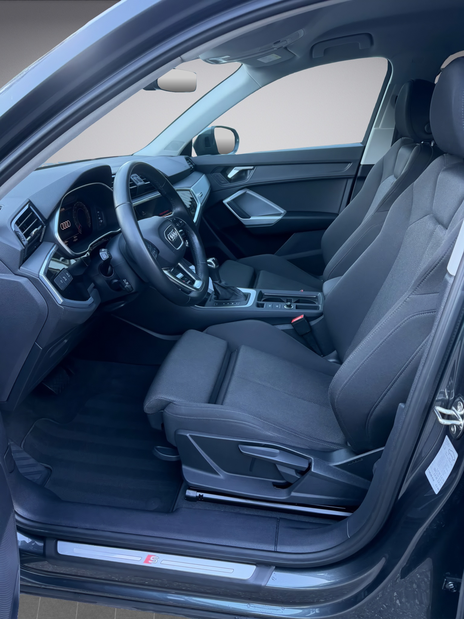 AUDI Q3 35 TDI S line quattro S-tronic-image-10