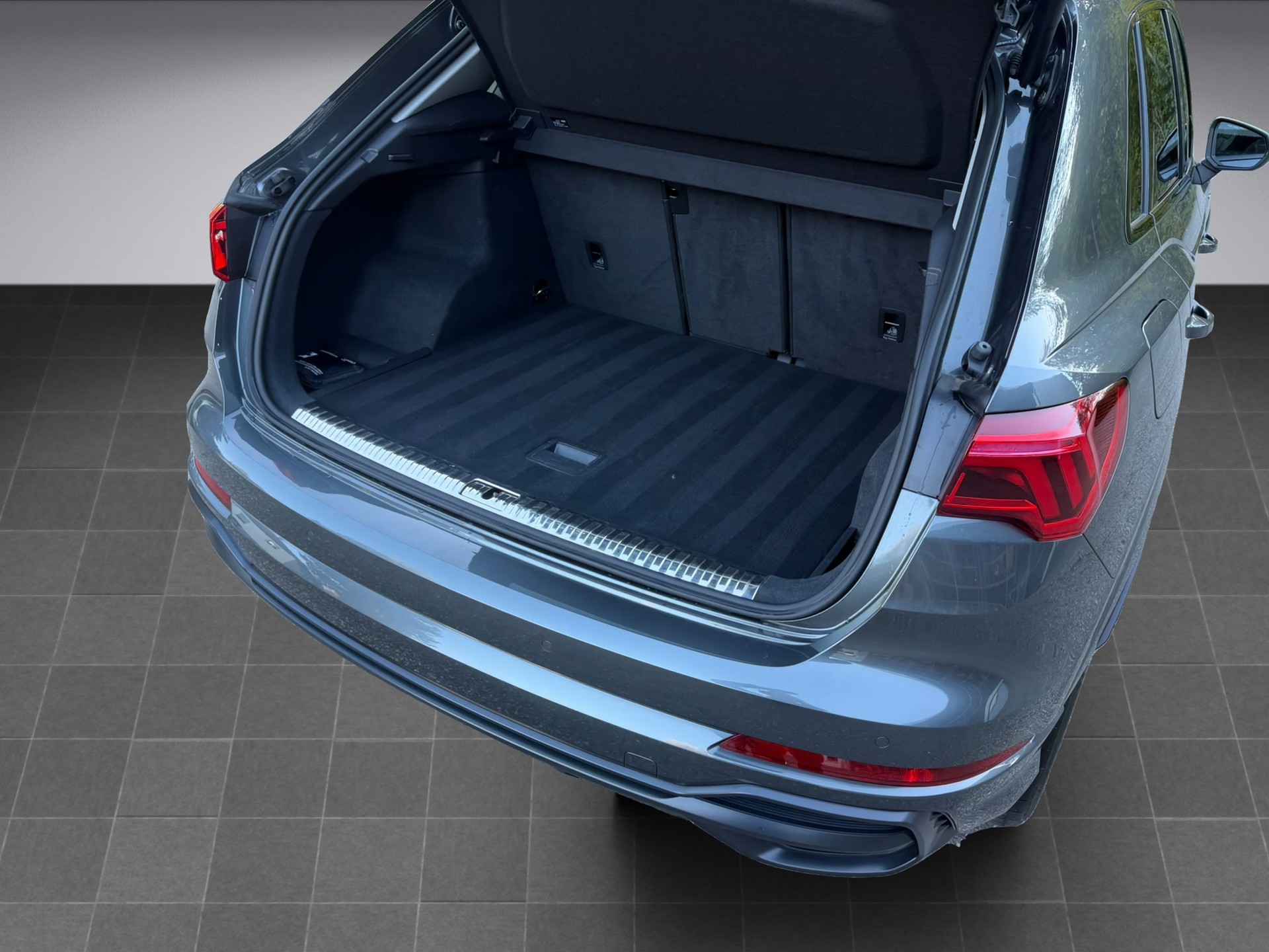 AUDI Q3 35 TDI S line quattro S-tronic-image-18